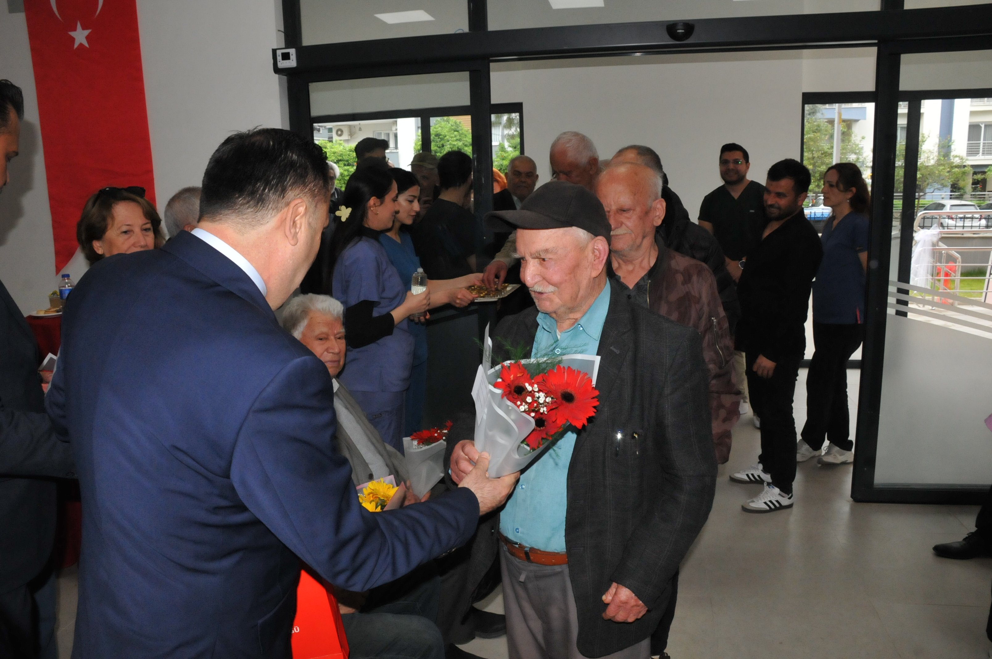 Aydina Otel Konforunda Huzurevi Yuvalarina Yeniden Kavustula 655416 0528F1