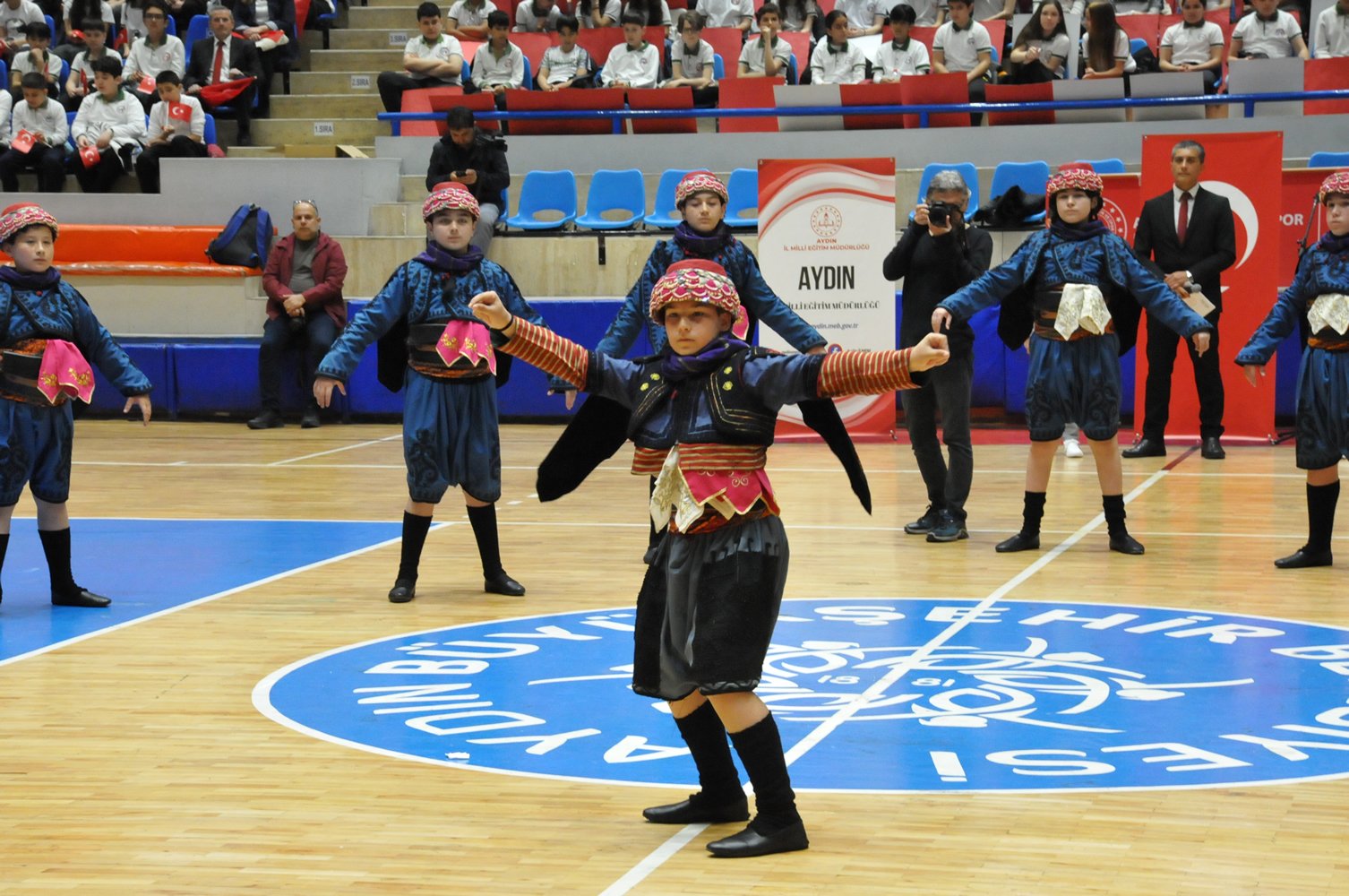 Aydinda 23 Nisan Buruk Kutlandi Saldirilar Golgesinde Toren 656810 67380D