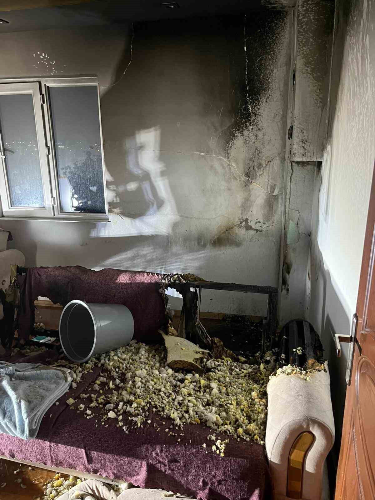 Aydinda Ev Yangini 2 Kisi Dumandan Etkilendi 41E7590E60023317F8E9184Da68C413B