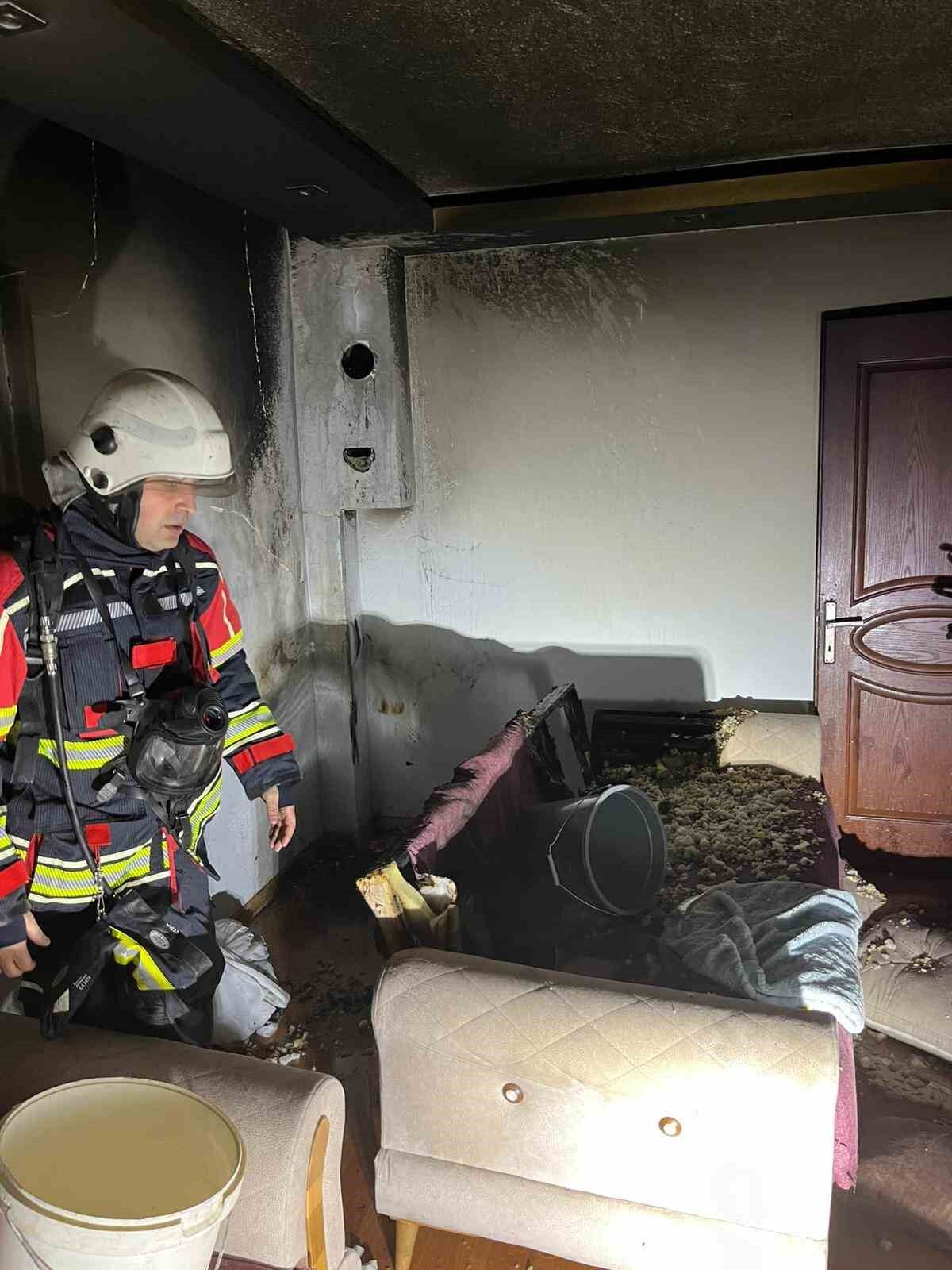 Aydinda Ev Yangini 2 Kisi Dumandan Etkilendi 675Ab9D745C52Aa776B8Cf656A400B97