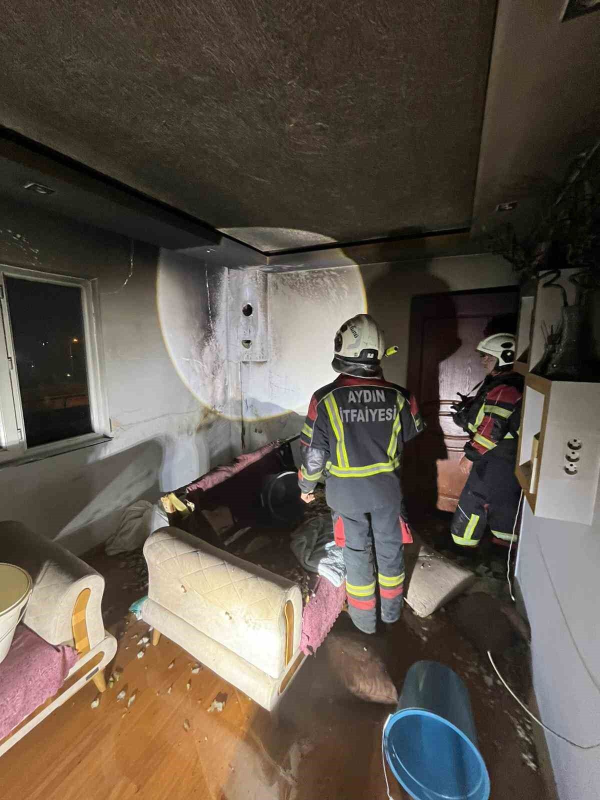 Aydinda Ev Yangini 2 Kisi Dumandan Etkilendi 6E0403Fa25A6911Cc70E6141Abcec136