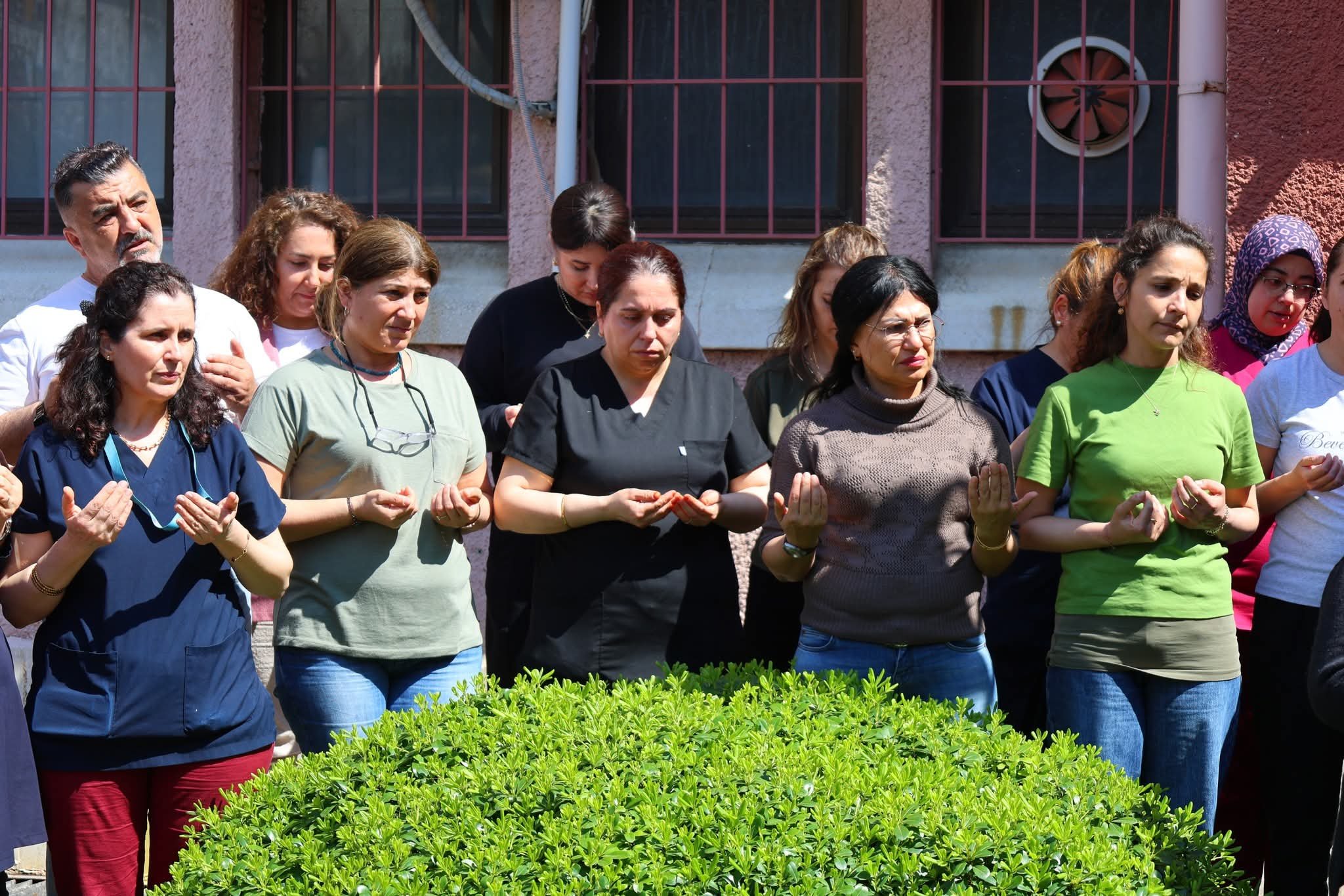 Aydinda Hastane Personeline Veda 652923 78A06A2F20Ec2305F1E53Bc3C8B83Fee