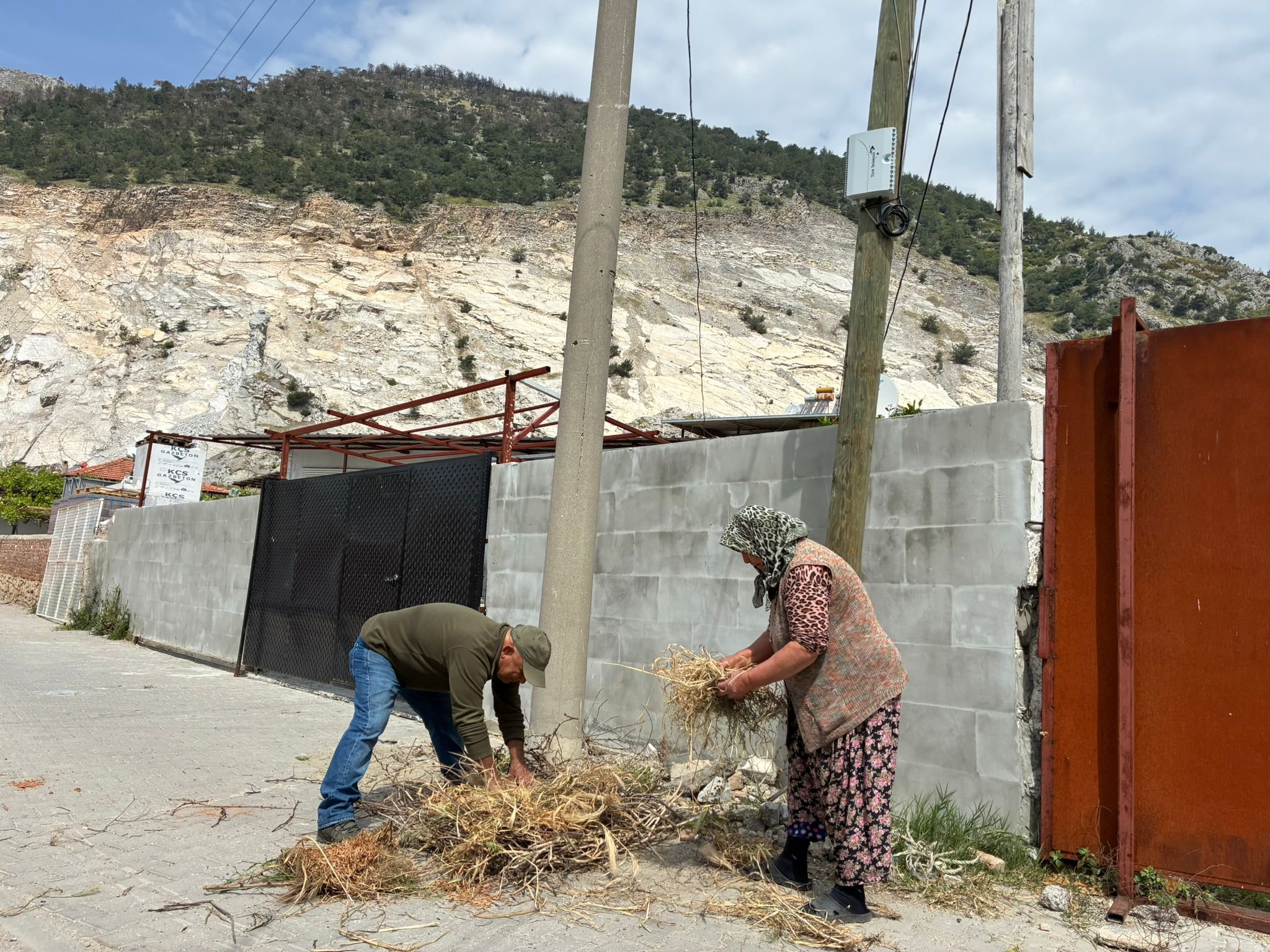 Aydinda Koy Halki El Ele Verip Leyleklere Yuva Yapti 657737 1227F5