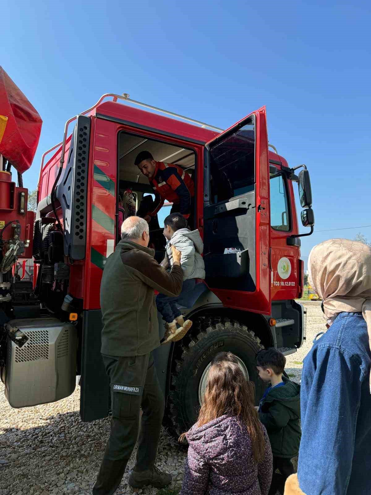 Aydinda Minik Ogrencilere Orman Ve Doga Sevgisi Asilandi 21Bf88187D4B98998E2B81Bcb076B27A