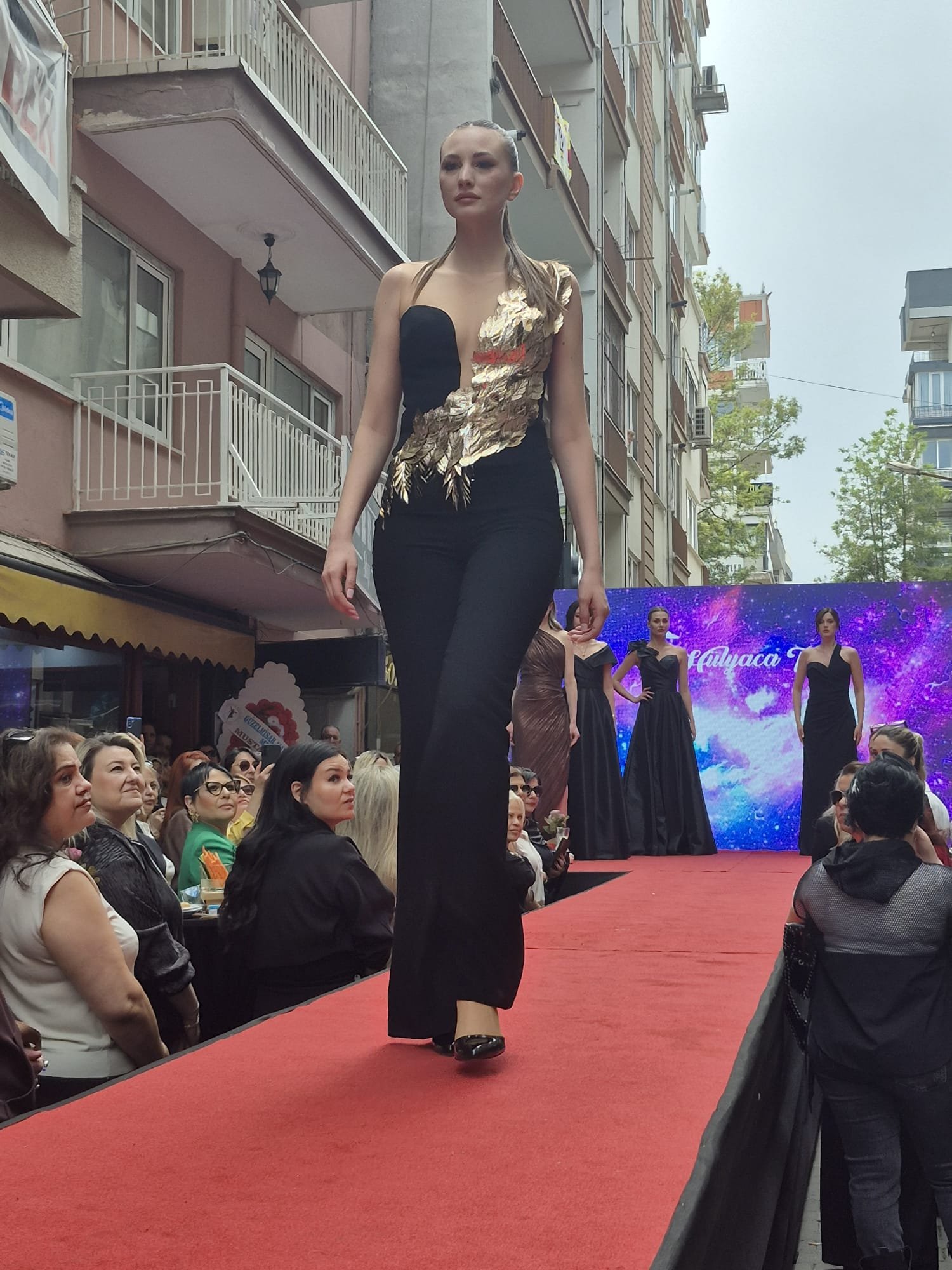 Aydinda Moda Ruzgari Sokak Defilesi Ilgiyle Izlendi 657308 9Af15F