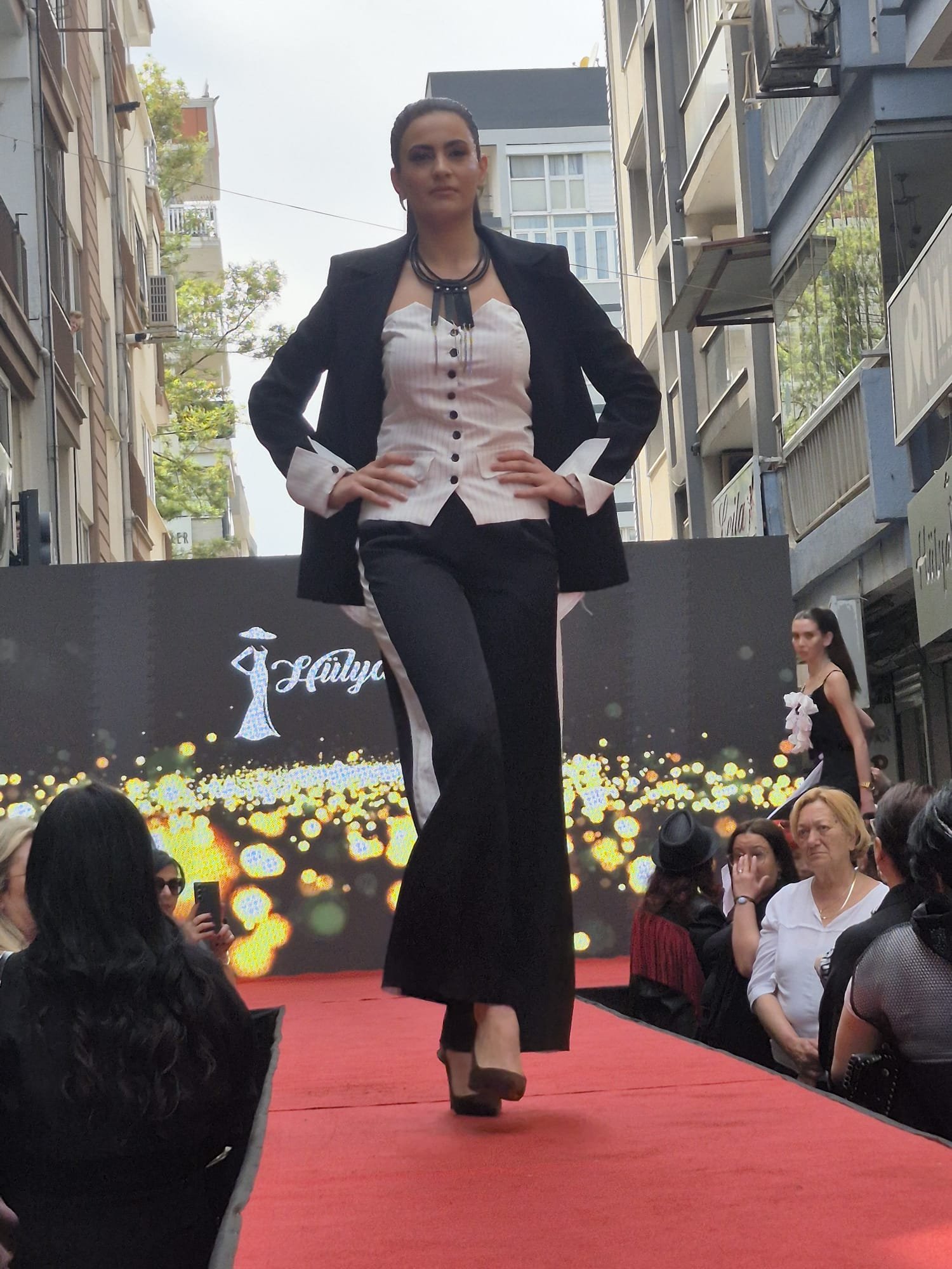 Aydinda Moda Ruzgari Sokak Defilesi Ilgiyle Izlendi 657308 A69A32
