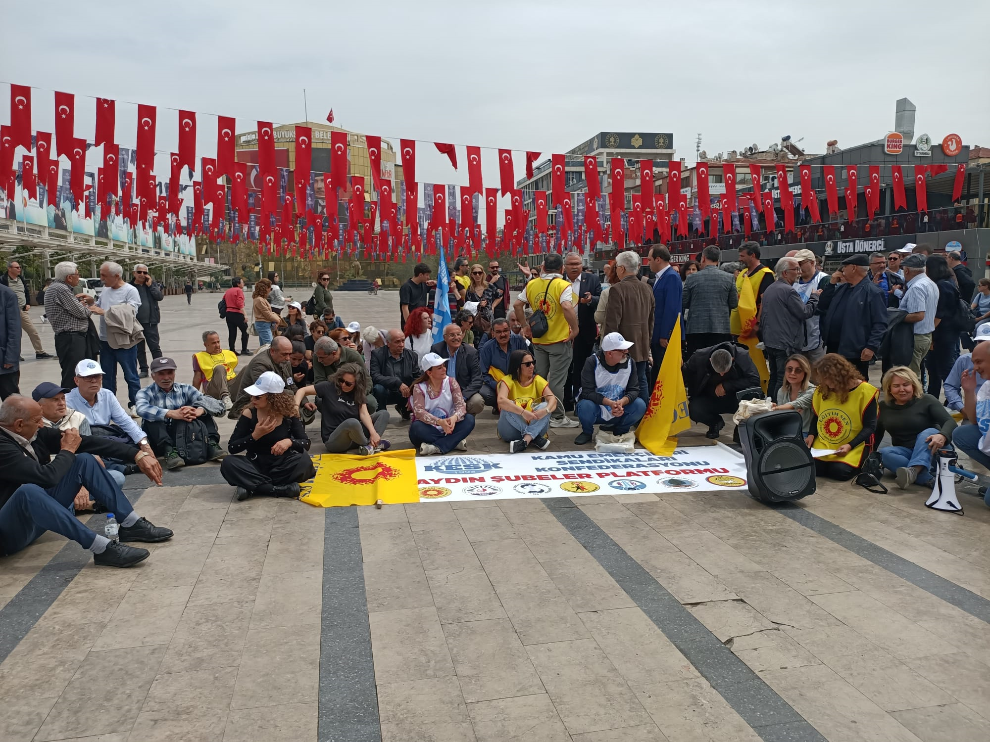 Aydinda Ogretmenlerden Oturma Eylemi 655199 640432