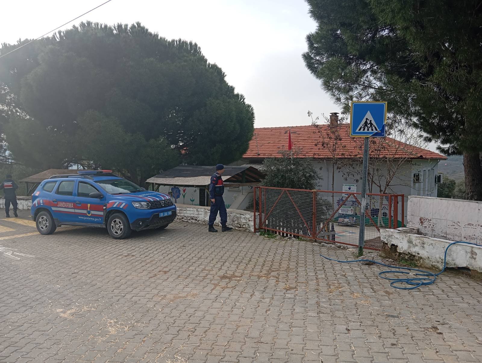 Aydinda Okul Onlerinde Guvenlik Tedbirleri Artirildi 655117 2Cc576