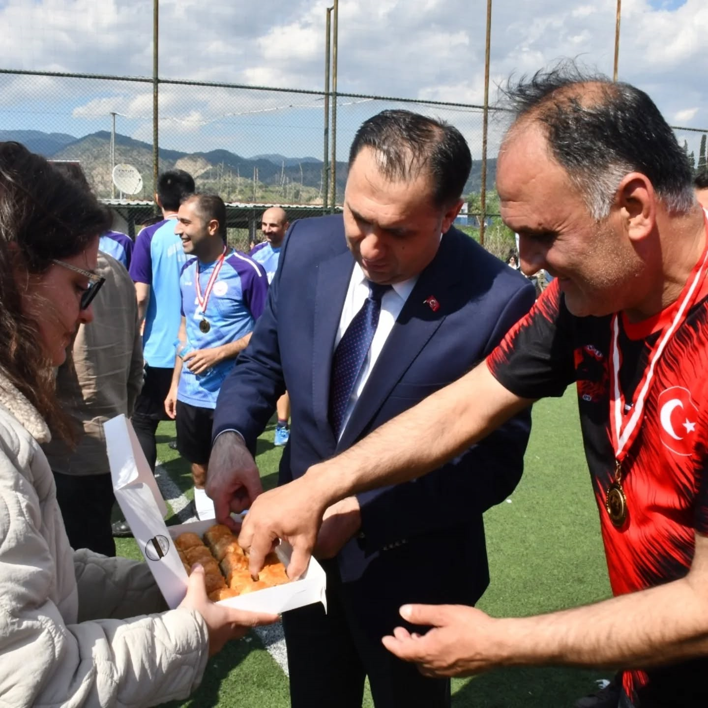 Aydinda Roman Gencler Dostluk Maci Yapti 653992 D03E15995Cdb782Ee344B32644C343D8