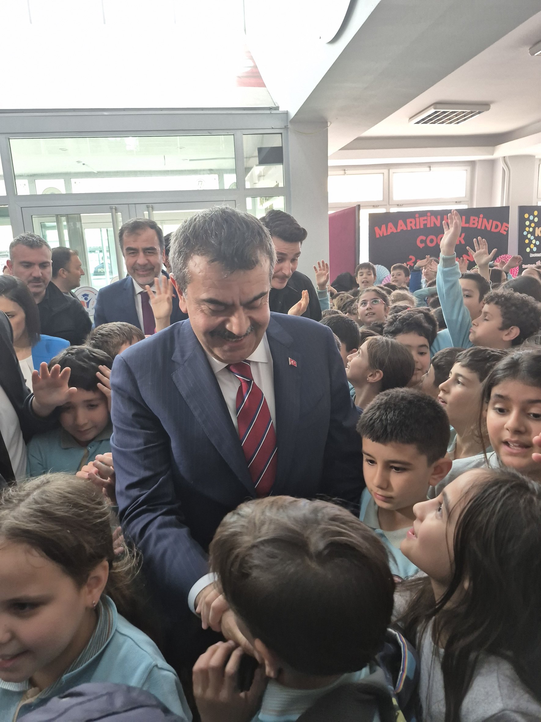 Aydinli Bakanlardan Bakan Tekine Sevgi Seli 652234 A1F01C66E3F0D5E0C8333Bdcbfee6Fa8