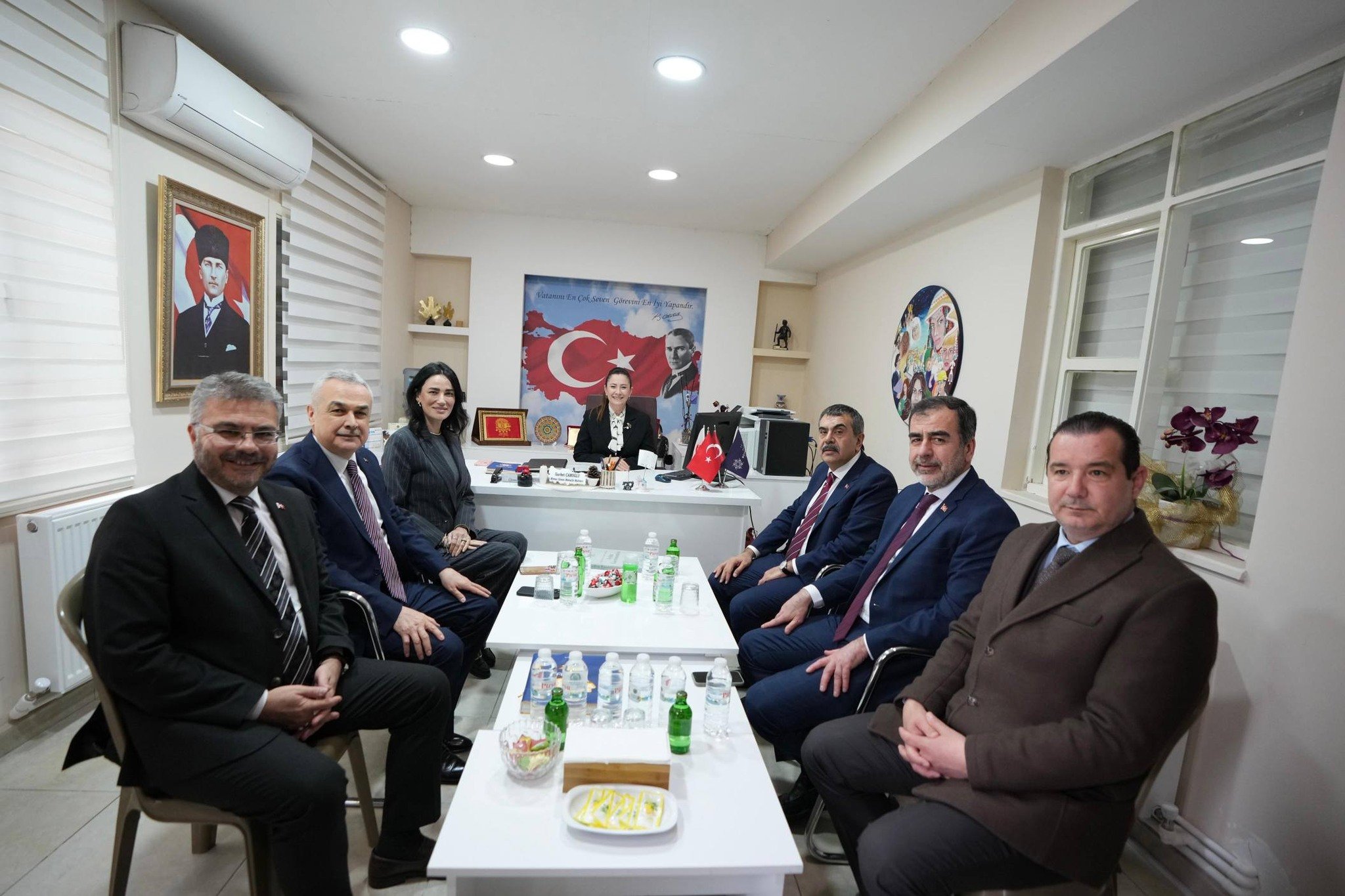 Aydinli Kadin Muhtara Bakan Surprizi 652357 90B9E28538A9C30E80Bc0B6Beae577B9