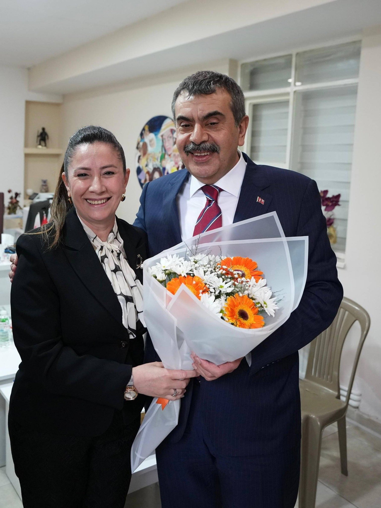 Aydinli Kadin Muhtara Bakan Surprizi 652357 F2247Eea87C158C83449D6Ac44783Bbc