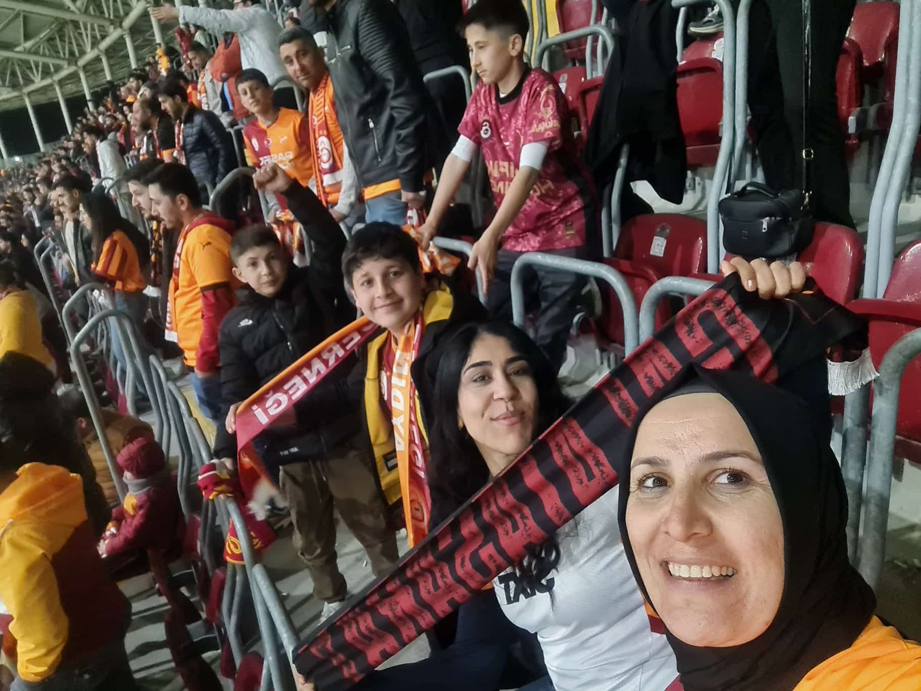 Aydinli Ogrencilere Cifte Mutluluk Hem Galatasaray Macini Iz 654559 F72Ddb