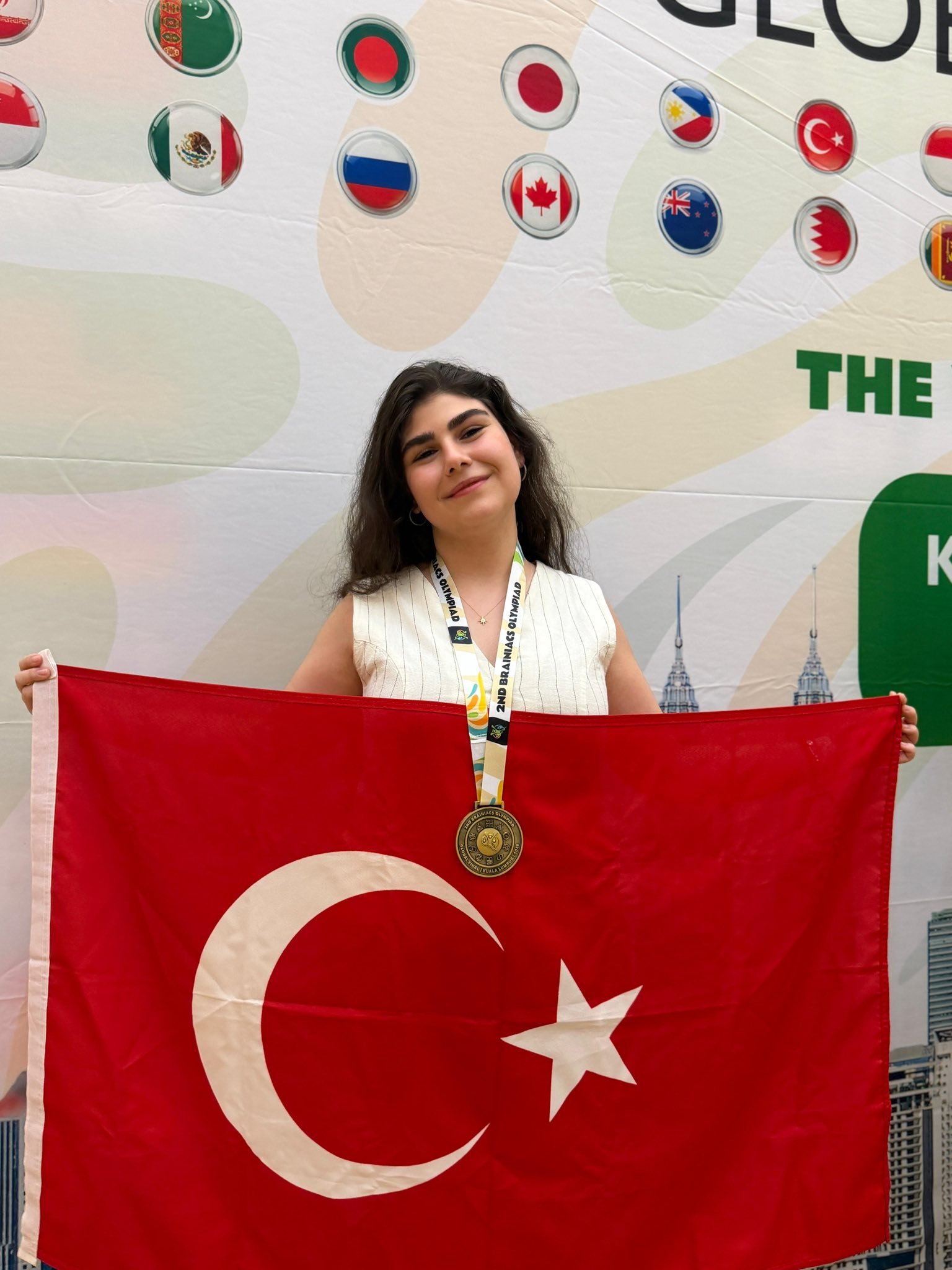 Aydinli Renginden Buyuk Basari Altin Madalya Kazandi 653802 F8E65C3B94Fd68Dfdf11Ba91935F62Bb