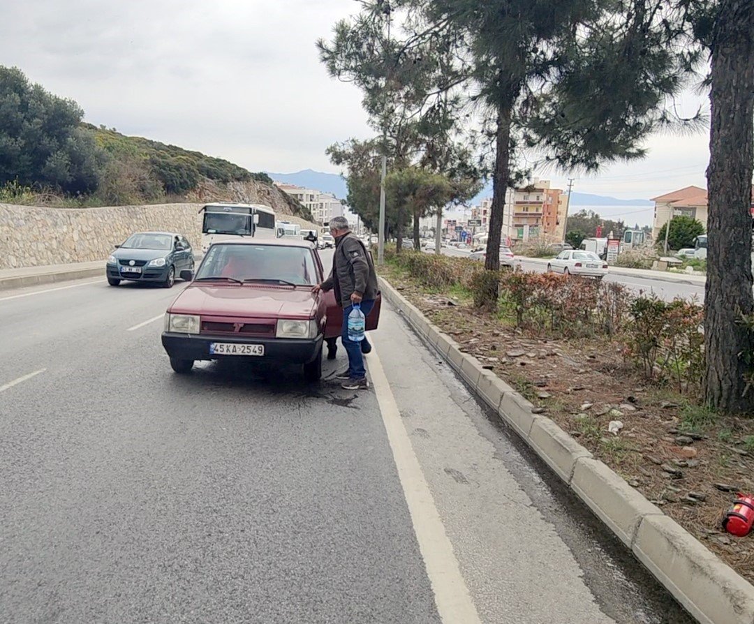 Ayni Noktada 2 Arac Alevlere Teslim Oldu 38Cf89C42D85205E7Ebb079Eca801992