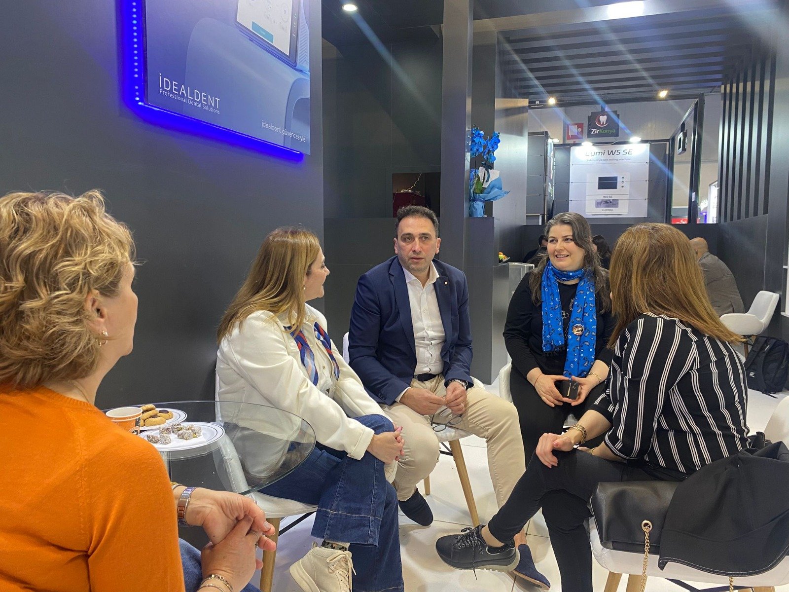 Aytonun Fuar Ziyaretleri Hiz Kesmiyor 655711 34596C