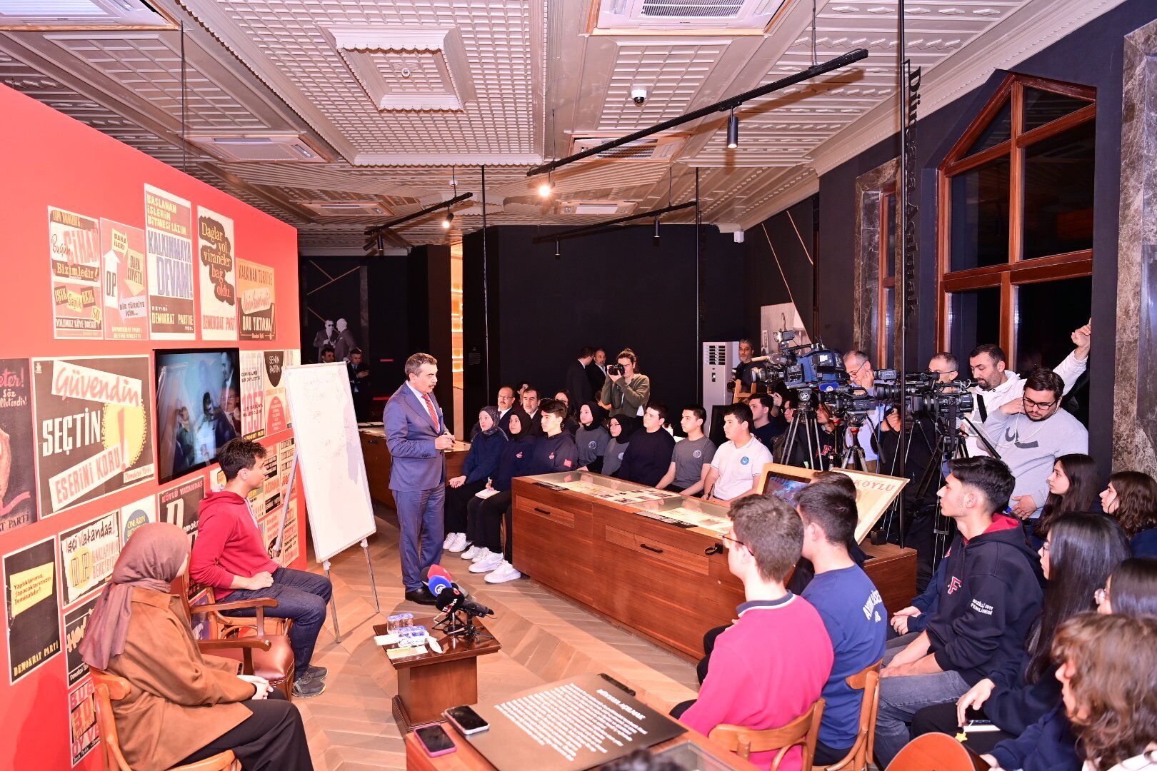 Bakan Tekin Aydinda Ayaginin Tozuyla Ogrencilere Ders Verdi 652078 16A6D2667Ec11A265D9449F29Fab25B0