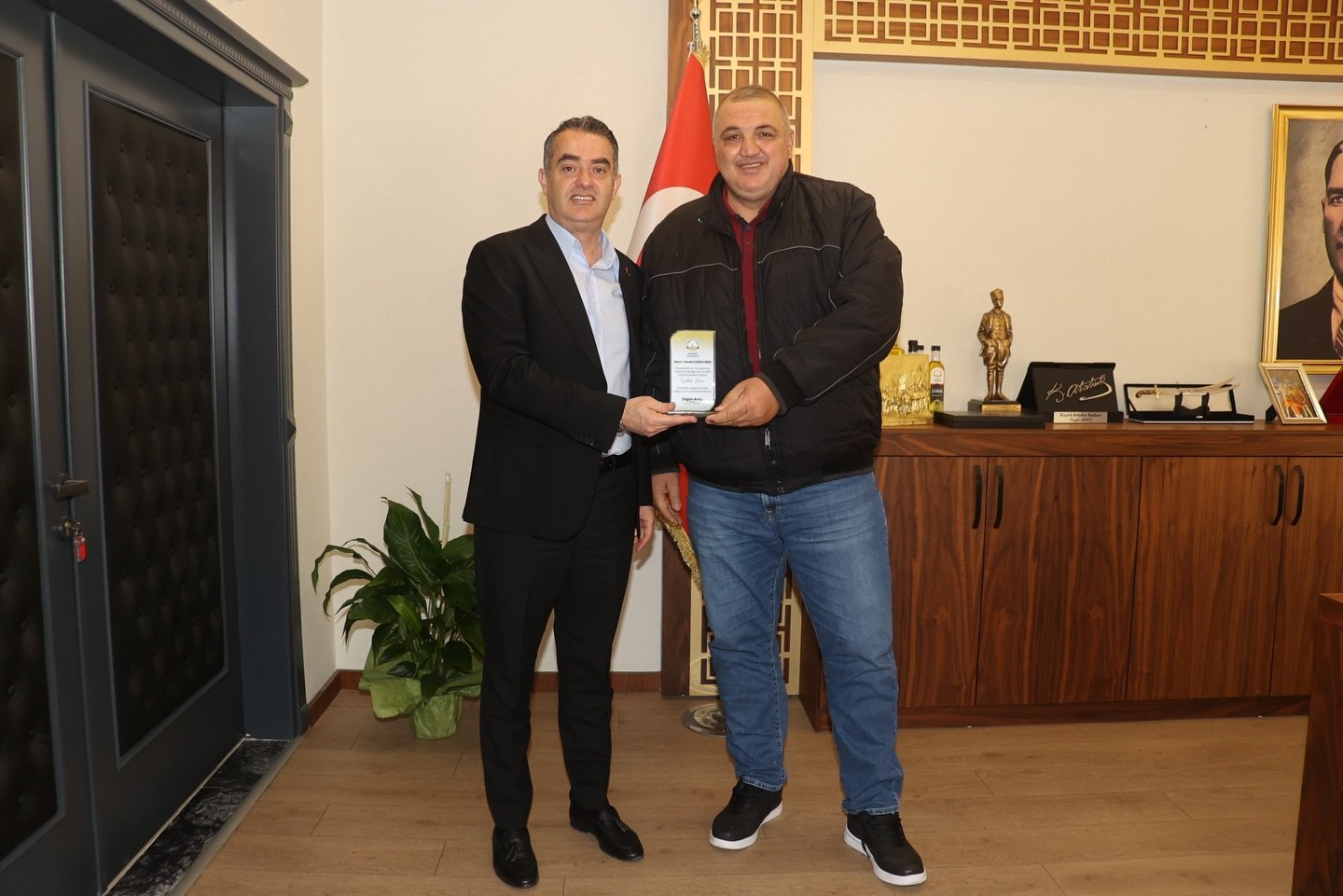 Baskan Arici Emekli Personelin Haklarini Odedi 653077 6645Ea8Fe1Dd09Ab6Abe5B9Ff3B37D70