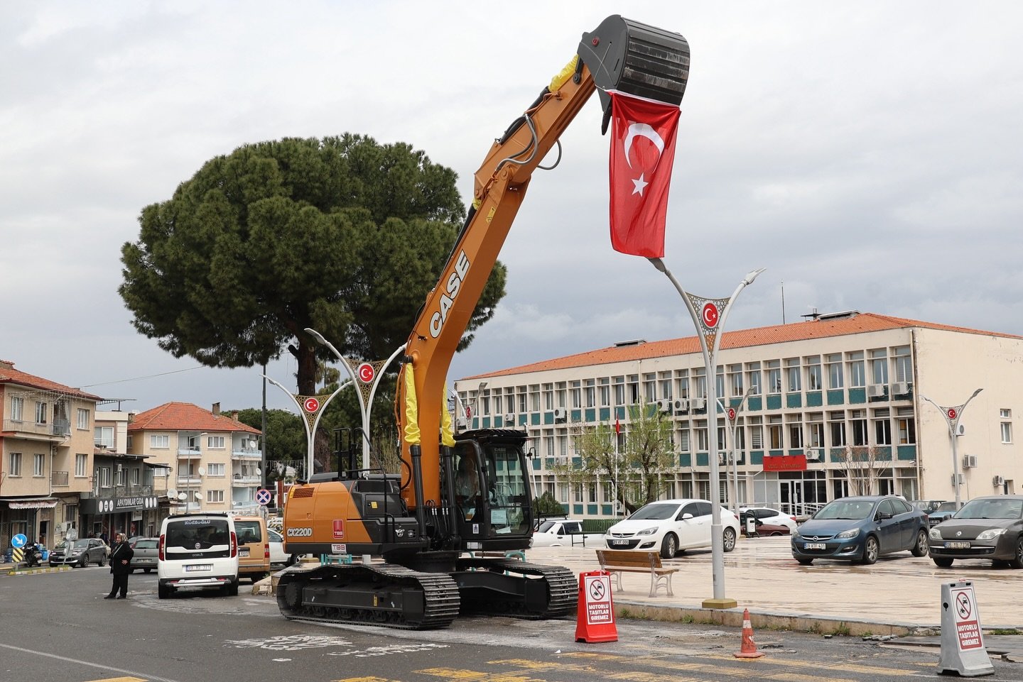 Baskan Arici Hibe Paletli Kepceyi Gururla Paylasti 652373 92Bb0890458A6430Ca5Bdd5Fe3D98560