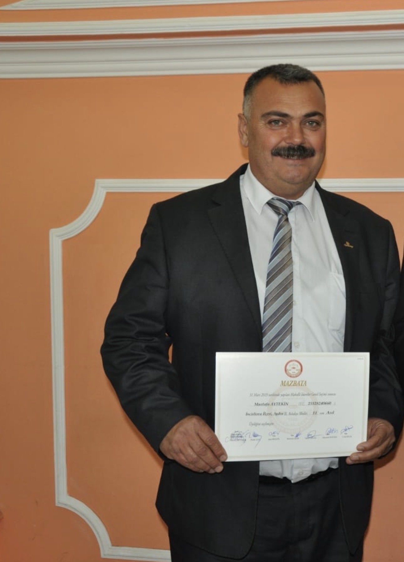 Baskan Ayturkten Aytekine Cagri Meclis Uyeliginden De Istifa Et 653954 E77Ad682Daa842F217A08E2F80E395F3