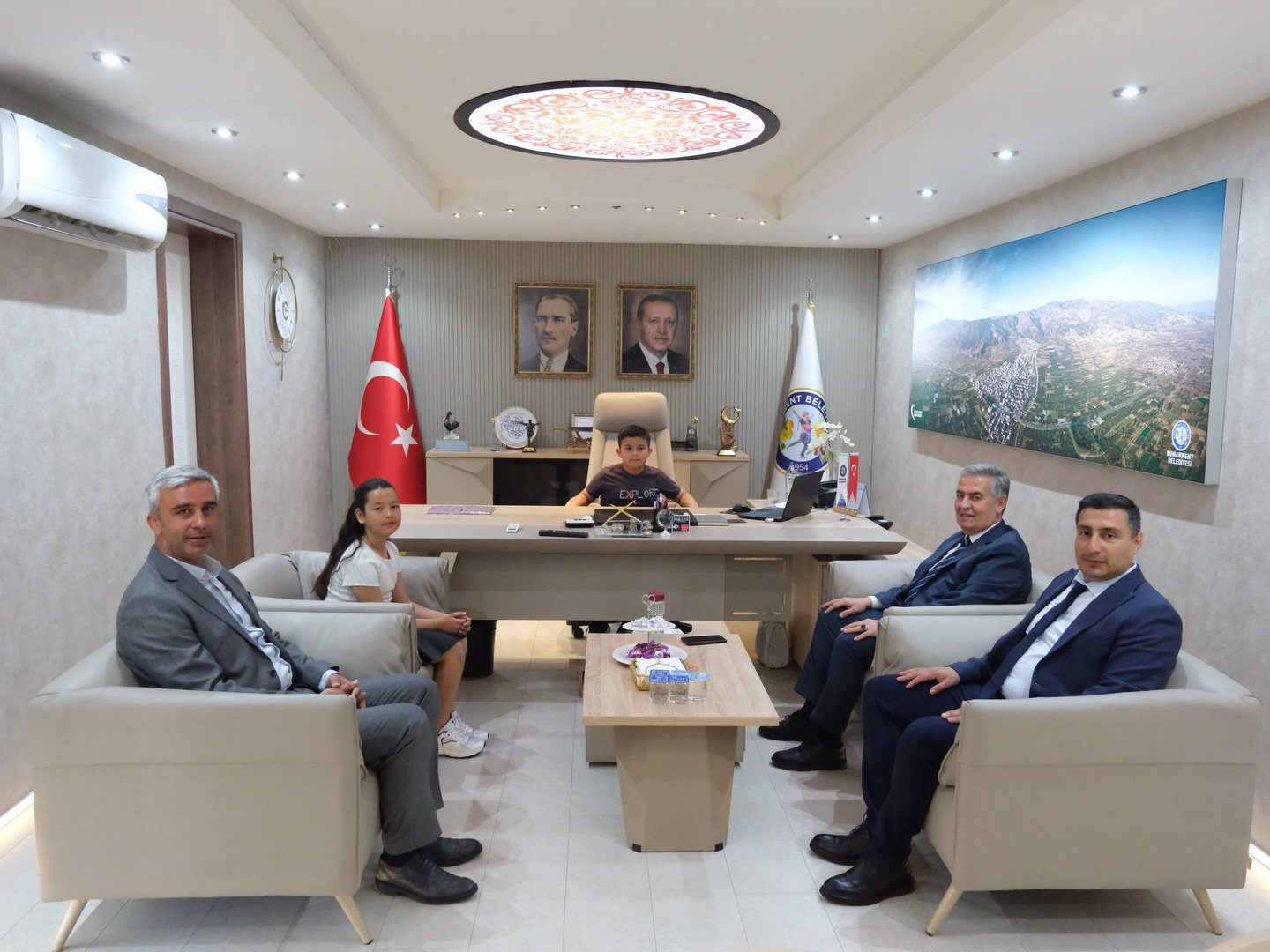 Baskan Erolun Koltugu Miniklere Emanet 656553 6D8622