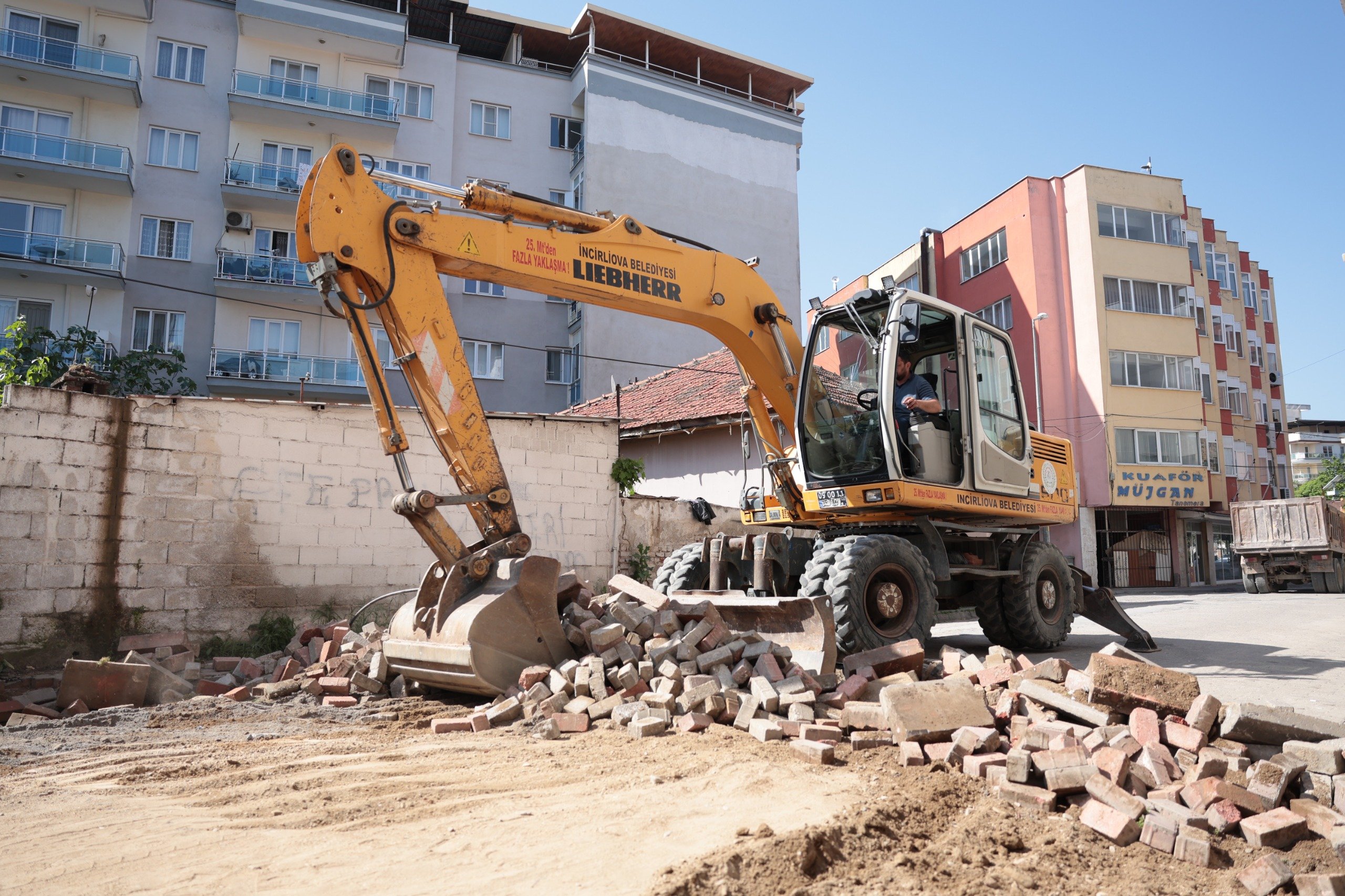 Baskan Kayadan 30 Bin Metrekare Yeni Yol Hamlesi Uc Mahalled 656626 576285