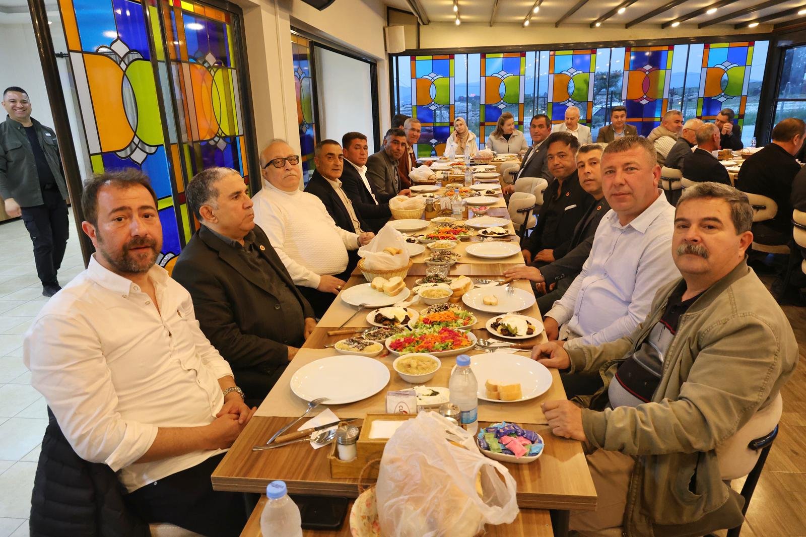 Baskan Kivrak Muhtarlarla Bulustu Hizmetlerimiz Artarak Sure 654832 72Cdaf