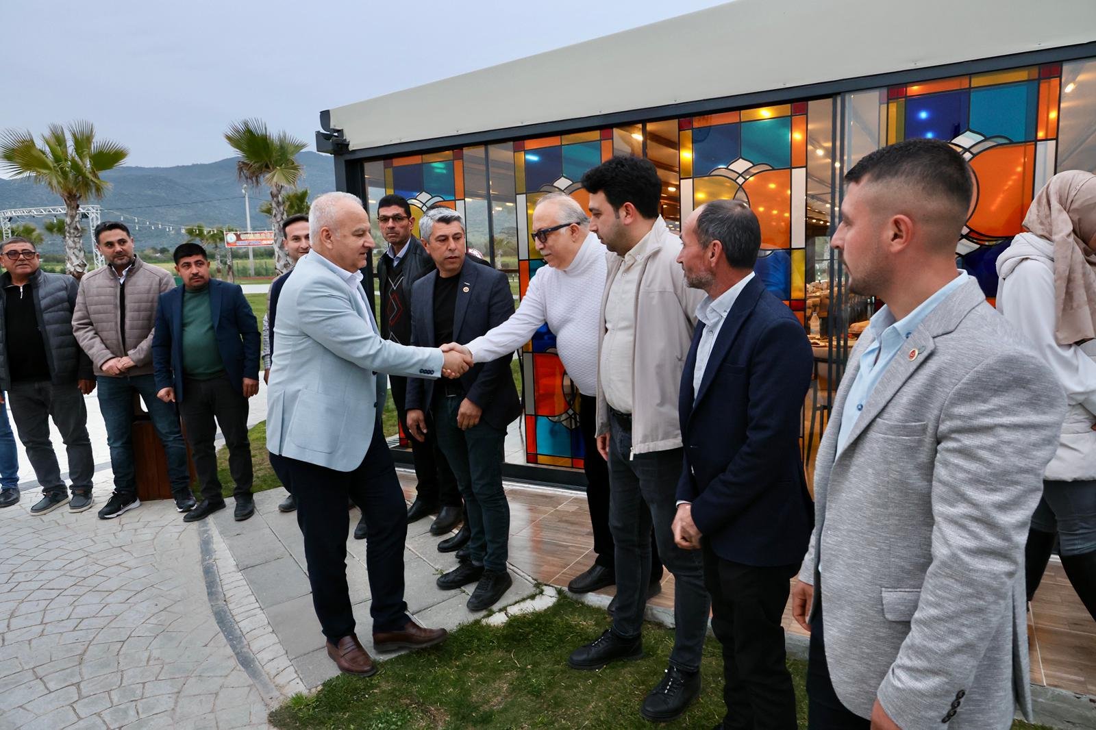 Baskan Kivrak Muhtarlarla Bulustu Hizmetlerimiz Artarak Sure 654832 C0B07D