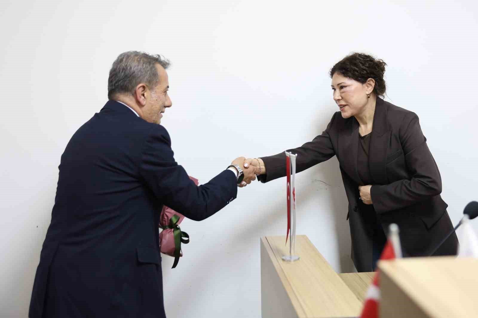 Baskan Yetiskinden Kadin Meclis Uyelerine Anlamli Davranis 1B43694Aea672Cad119A00Bc1D984123