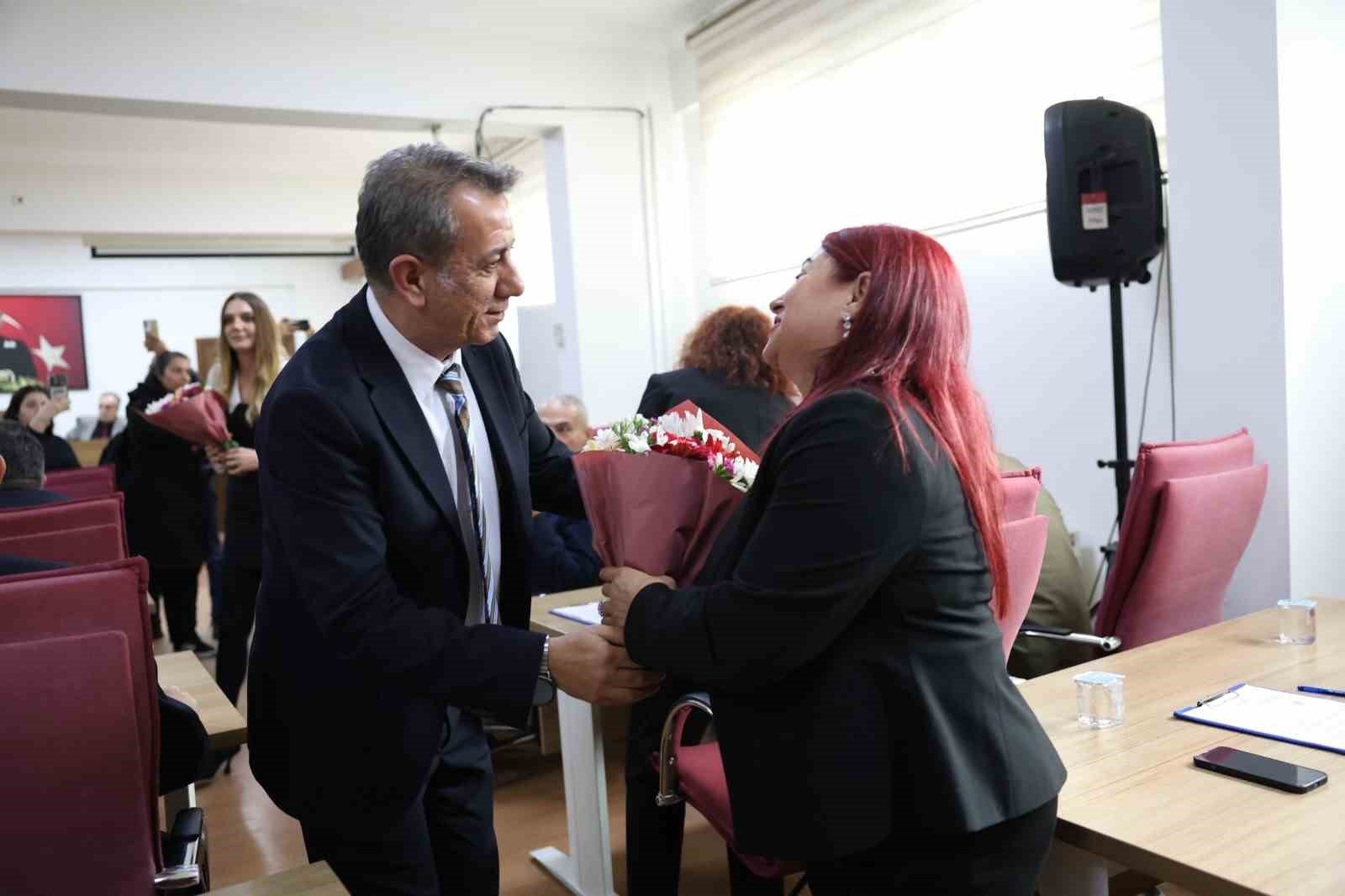 Baskan Yetiskinden Kadin Meclis Uyelerine Anlamli Davranis A13F6Fb279D559C905D540123Bd3Fd9E