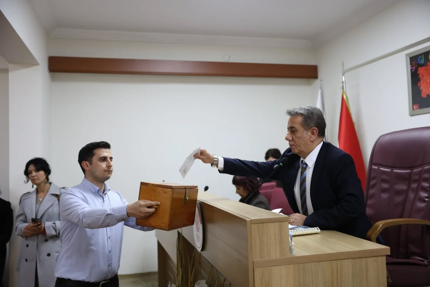 Baskan Yetiskine Guven Oyu 652314 Df1Acf10Cb3B34A2D013Ff92A54Fca87