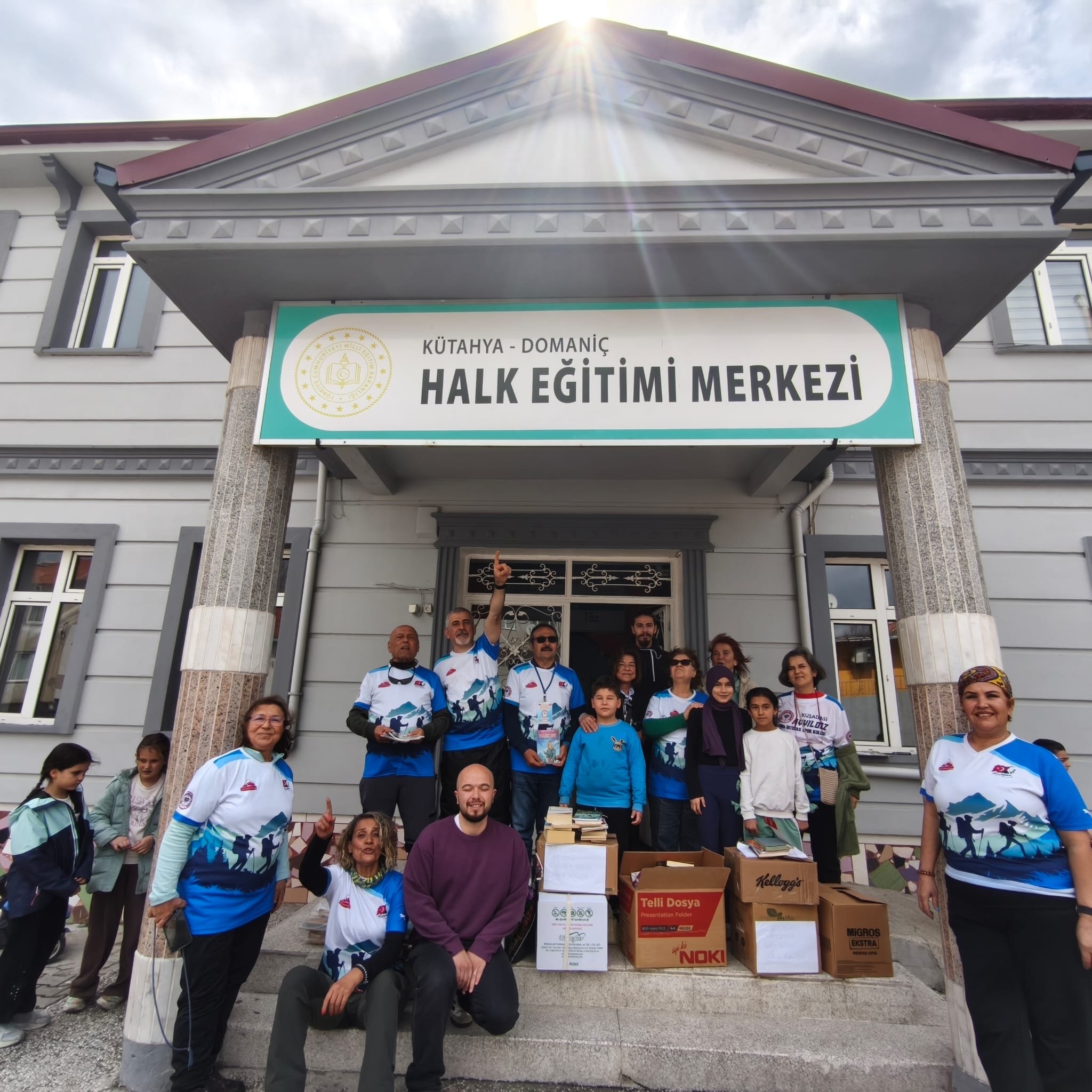 Bir Kitap Bin Umut Kampanyasi Domanicli Ogrencilerle Bulustu 652876 A07717Bf90B3F50C0Db0Adbfb98F9365