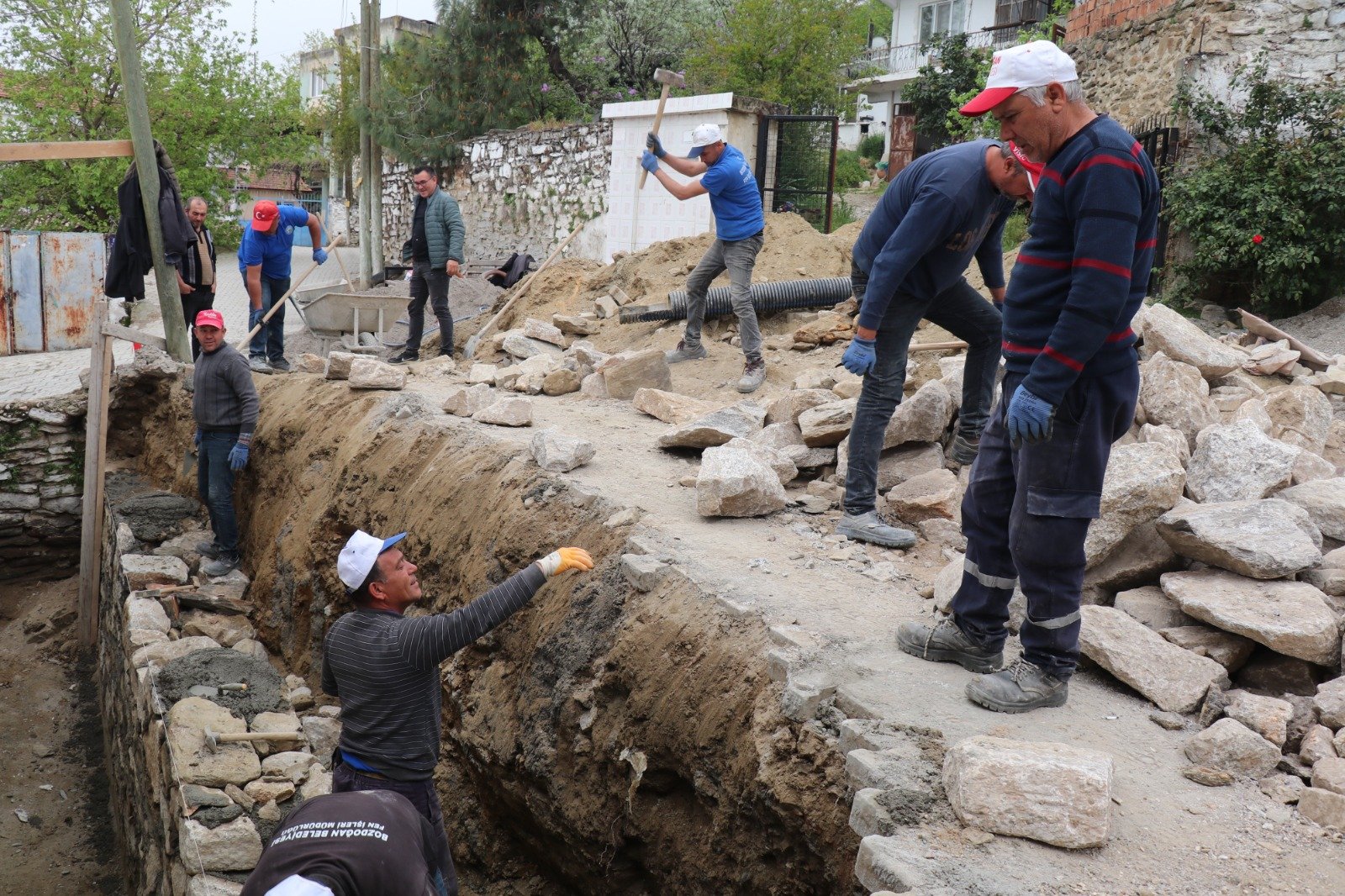 Bozdogan Belediyesinden Guvenli Adim Alamut Mahallesine Tas 656069 A0190D