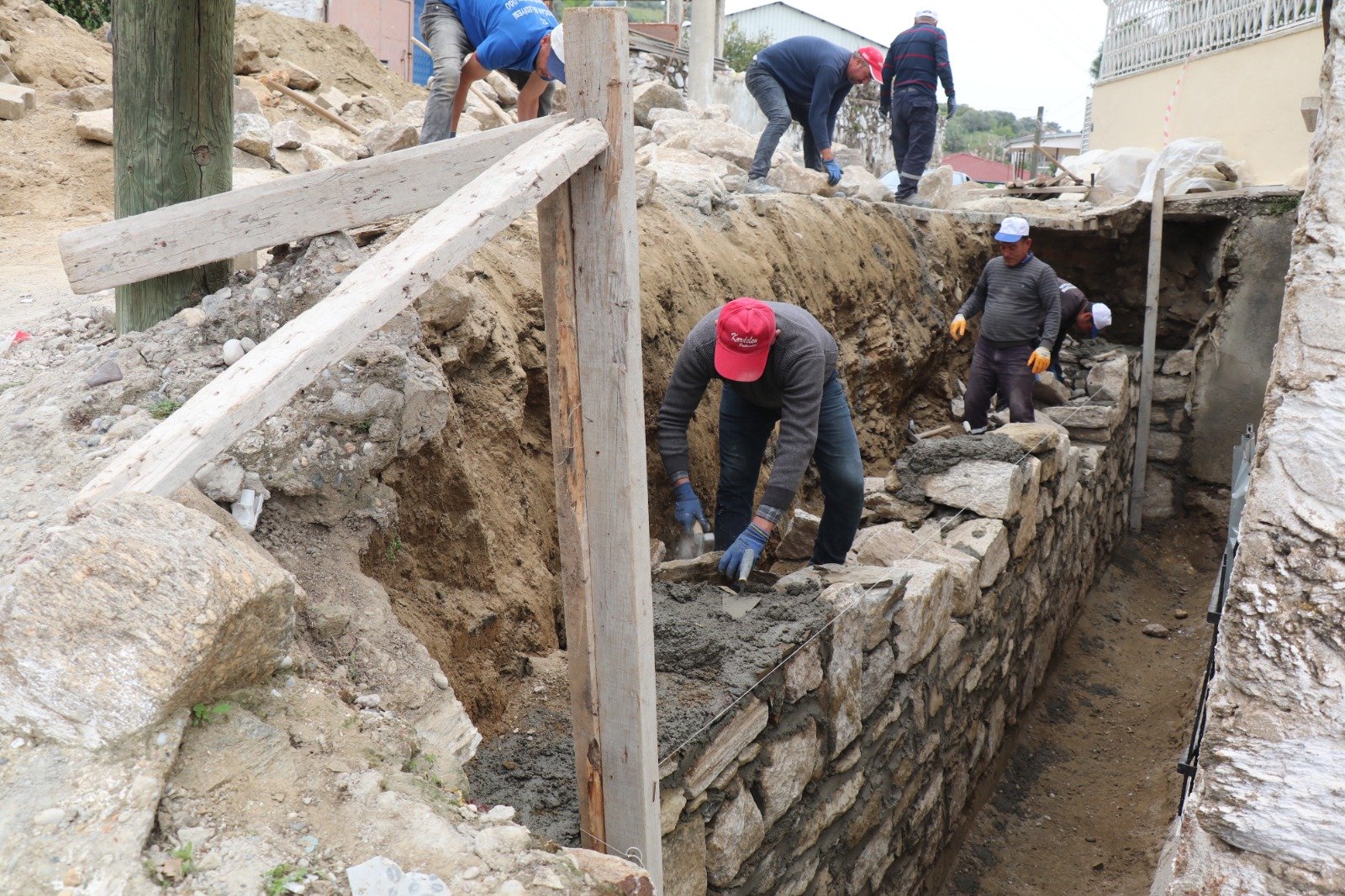 Bozdogan Belediyesinden Guvenli Adim Alamut Mahallesine Tas 656069 B21Fe5