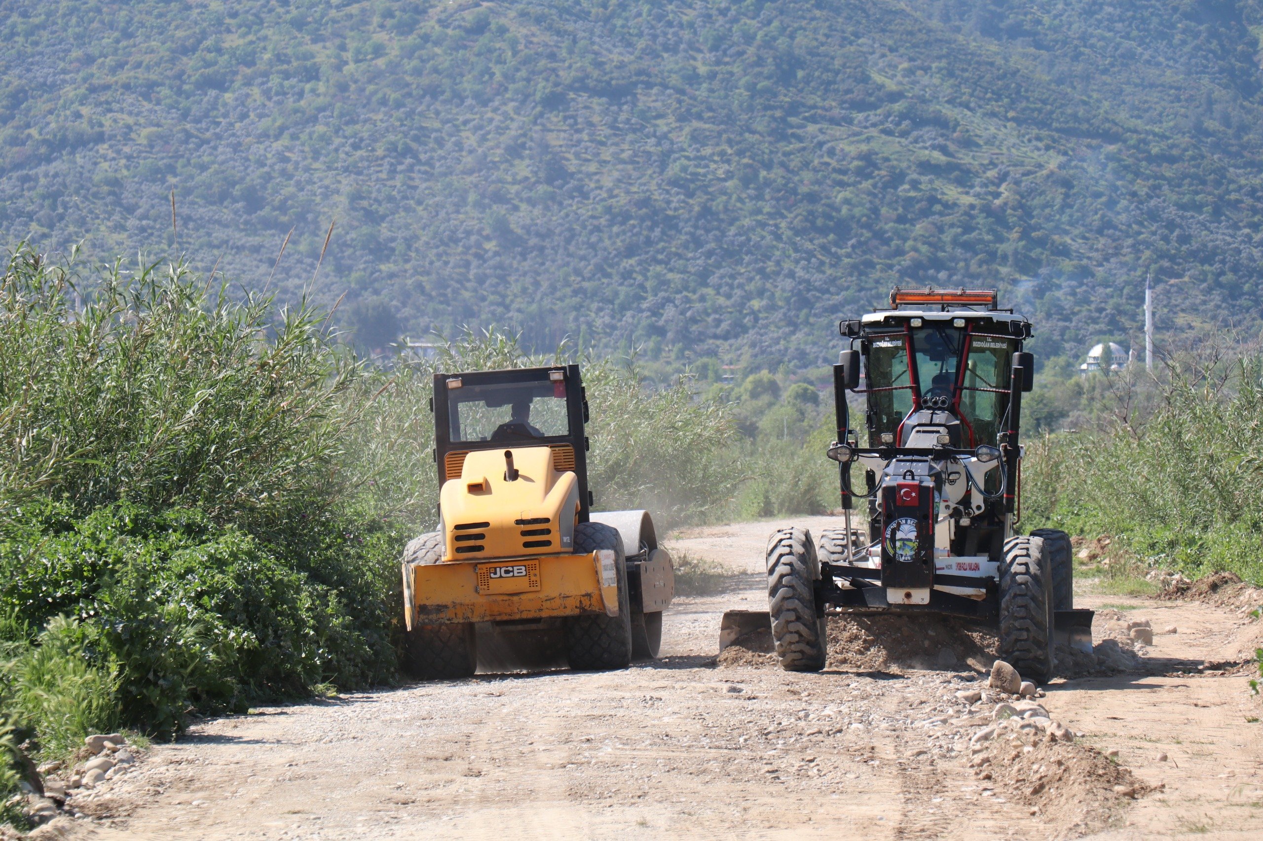 Bozdogan Belediyesinden Ureticiye Yol Hamlesi 657152 3B9077