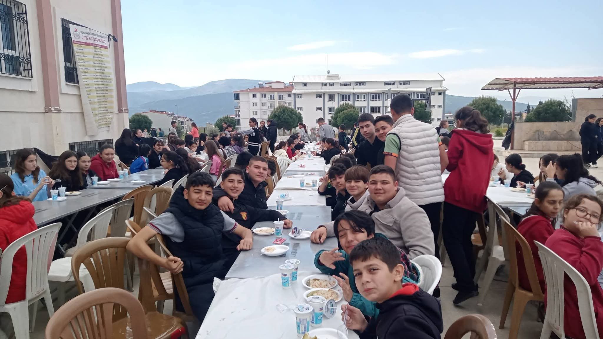 Buharkent Zafer Ortaokulunda Dayanisma Ruzgari Pilav Kermesi Duzenlendi 653425 34Af4E272417Bedfe3C9C924A788Ecf6