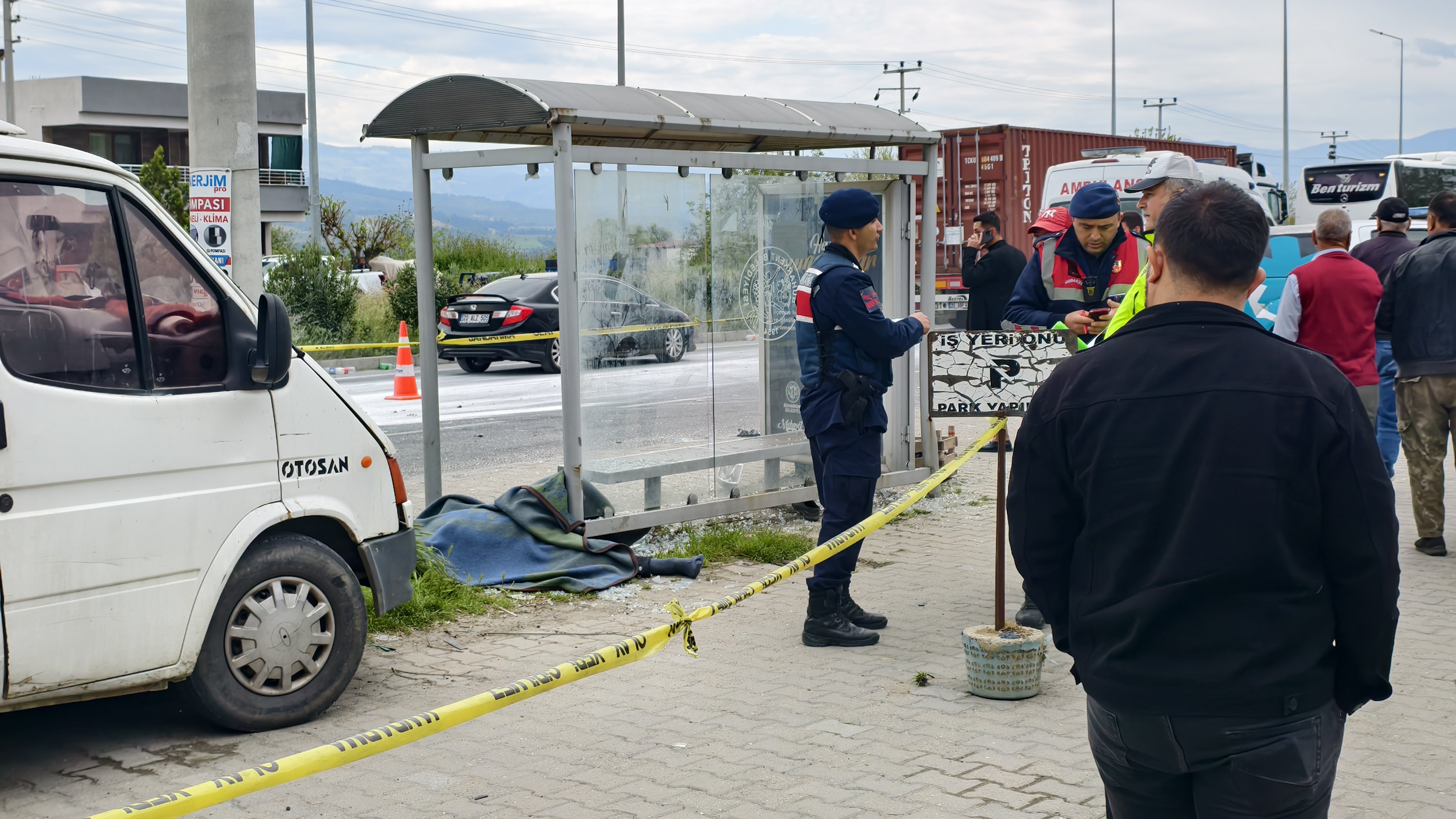 Buharkentte Otobus Ile Minibus Carpisti 1 Olu 3 Yarali 653605 00E37C78866B87C84584023D65Bd4579