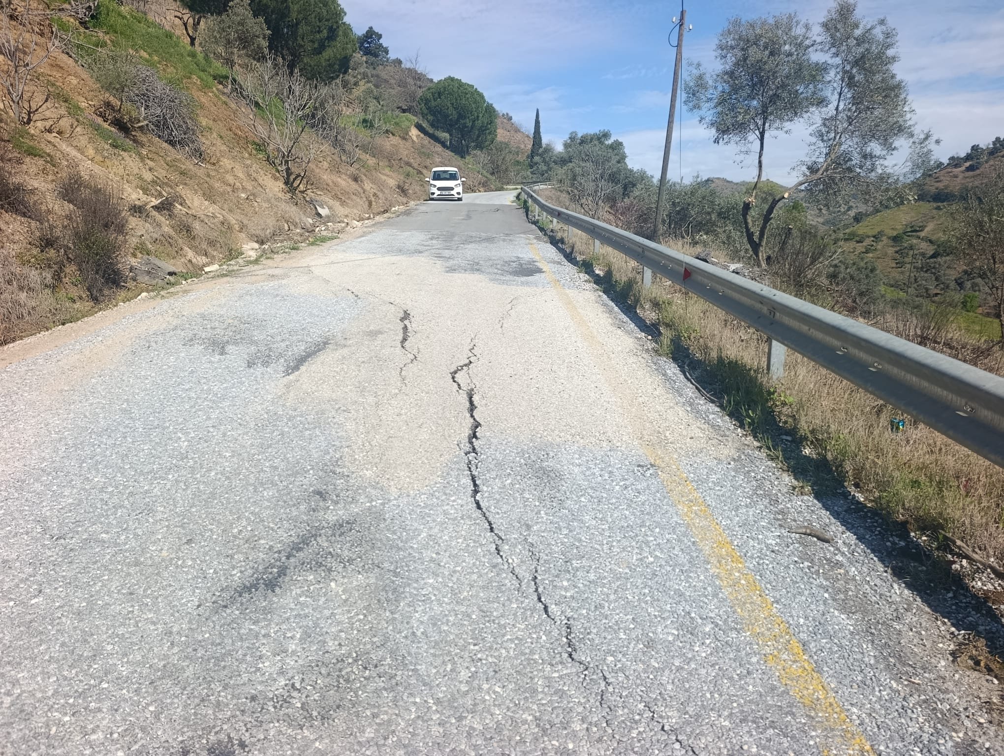 Buyuksehirden Germencikte Bozulan Yola Jet Mudahale Muhtar Yavuz Baskan Cerciogluna Tesekkur Etti 654164 74368A0D006Abadd48003F9823D753F4