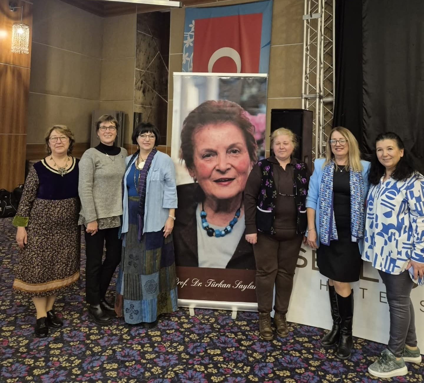 Cagdas Yasamin Neferleri Kusadasinda Bulustu 653466 318C5Fd9D7C068E0D2A8C1B88Bf435F7