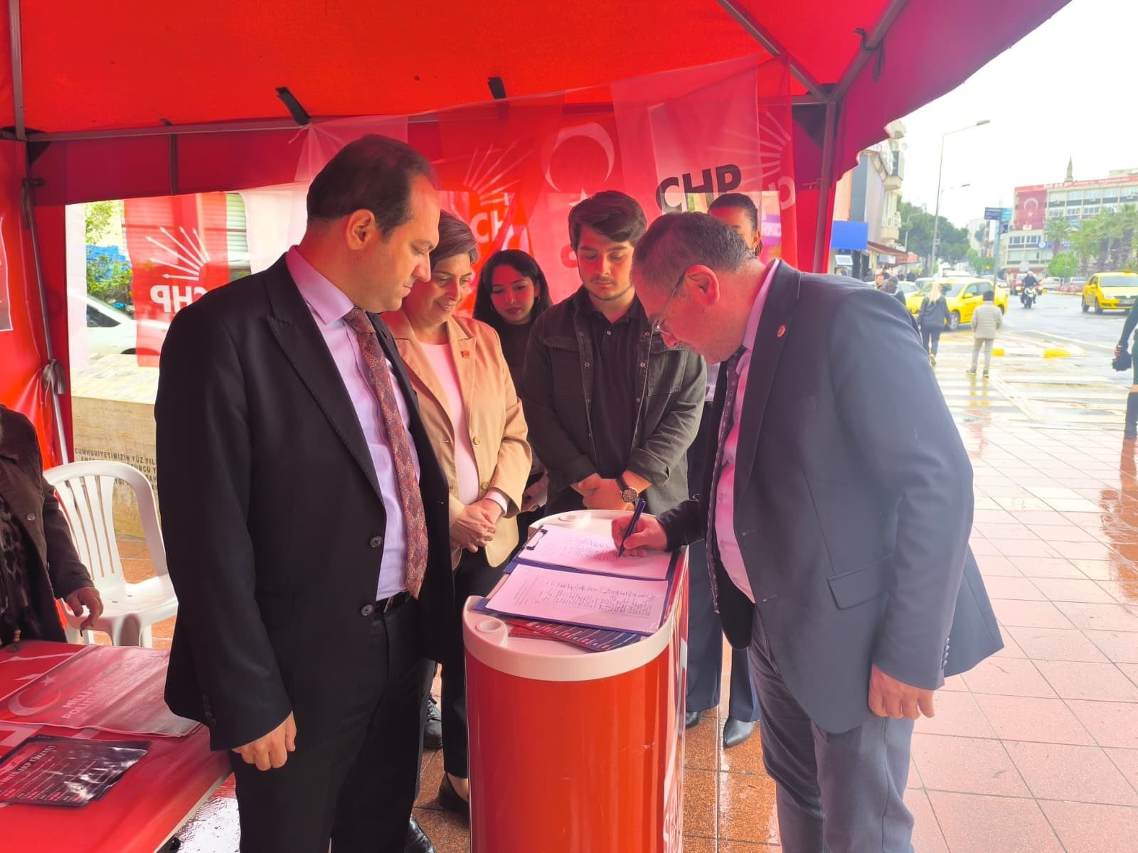 Chp Efelerden Imza Kampanyasi 655728 124Bb9