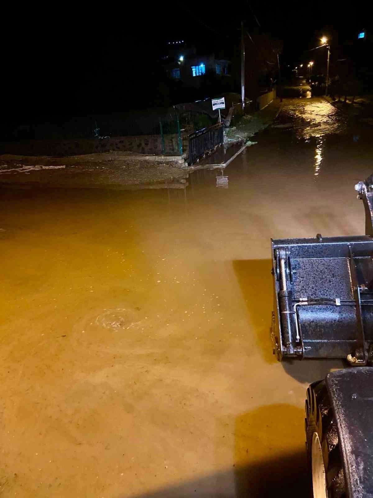 Cinede Saganak Etkili Oldu Yollar Gole Dondu A8946Bc5E0653Ba2835E4239D62B3Ffa