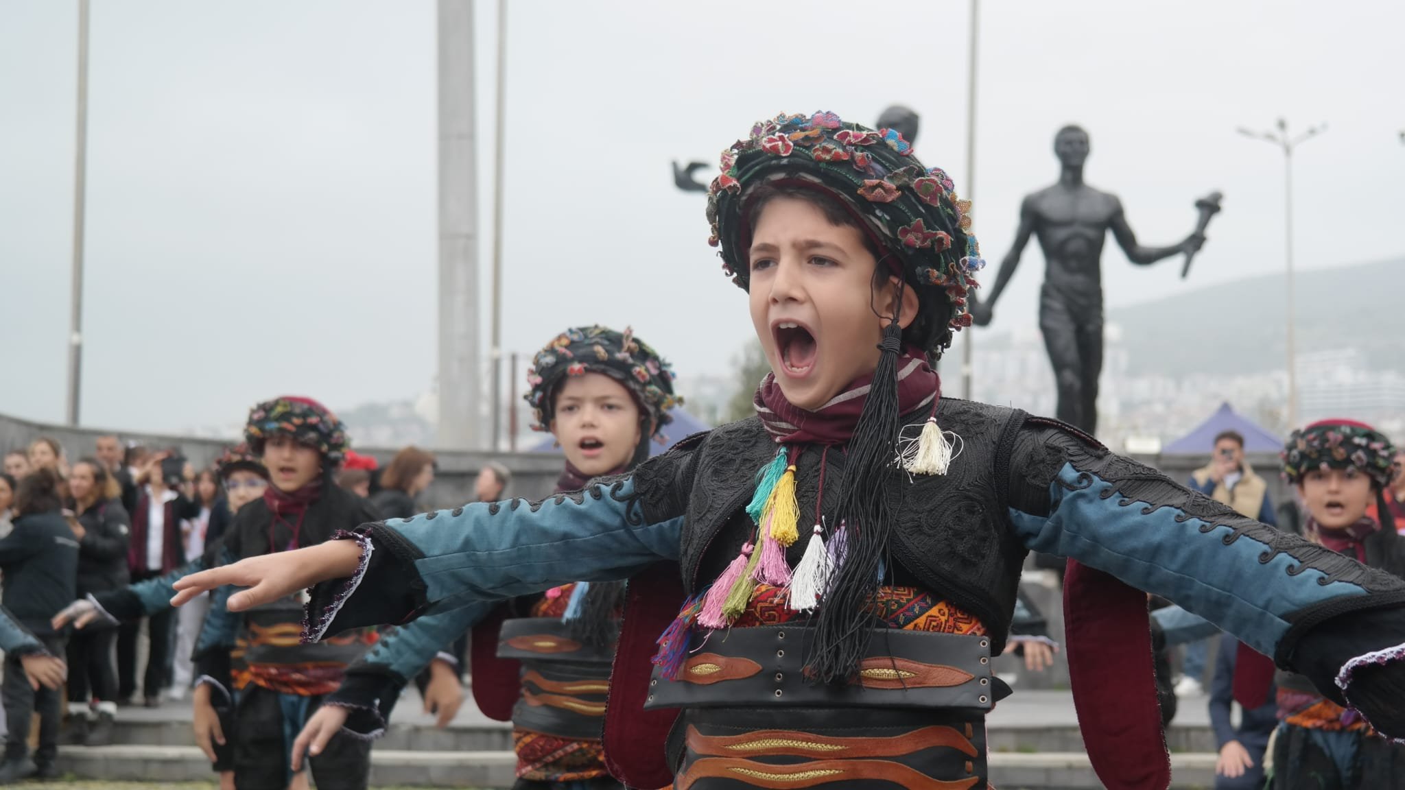 Cocuklar Atanin Huzurunda Bayramlarini Kutladi 656837 468Cff