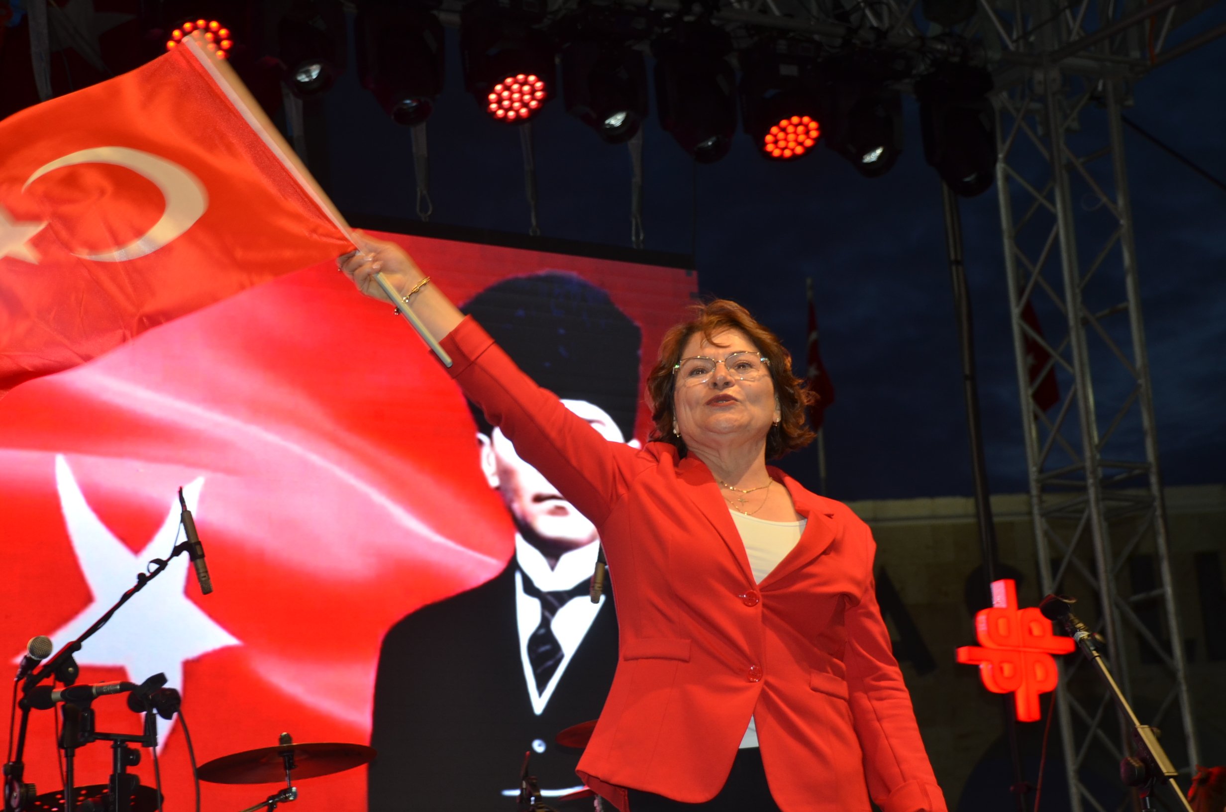 Didimde 23 Nisan Grup Pera Konseriyle Kutlandi 656949 4C7B80