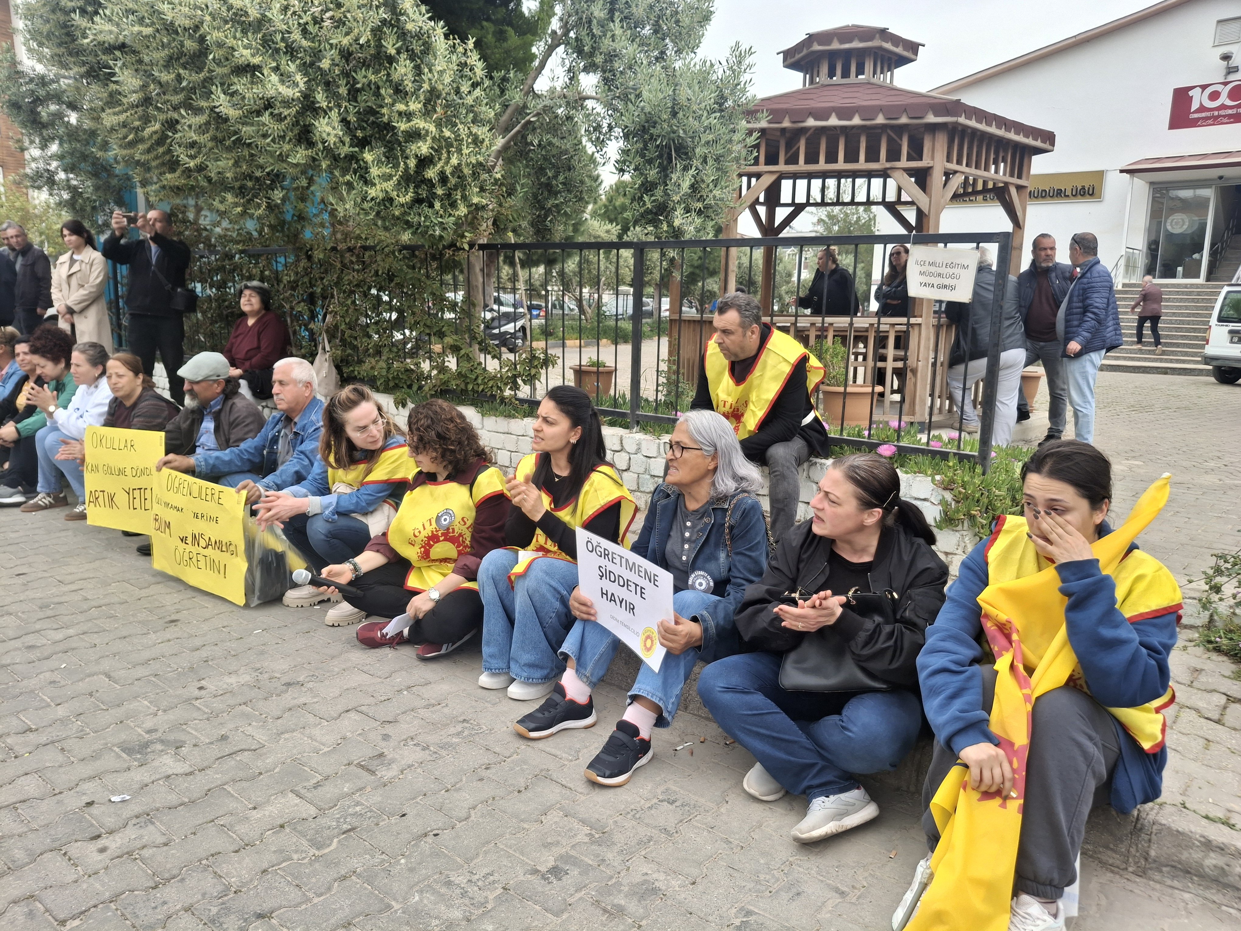 Didimde Egitim Senden Okullardaki Eylemlere Oturma Eylemli T 655200 0690E4