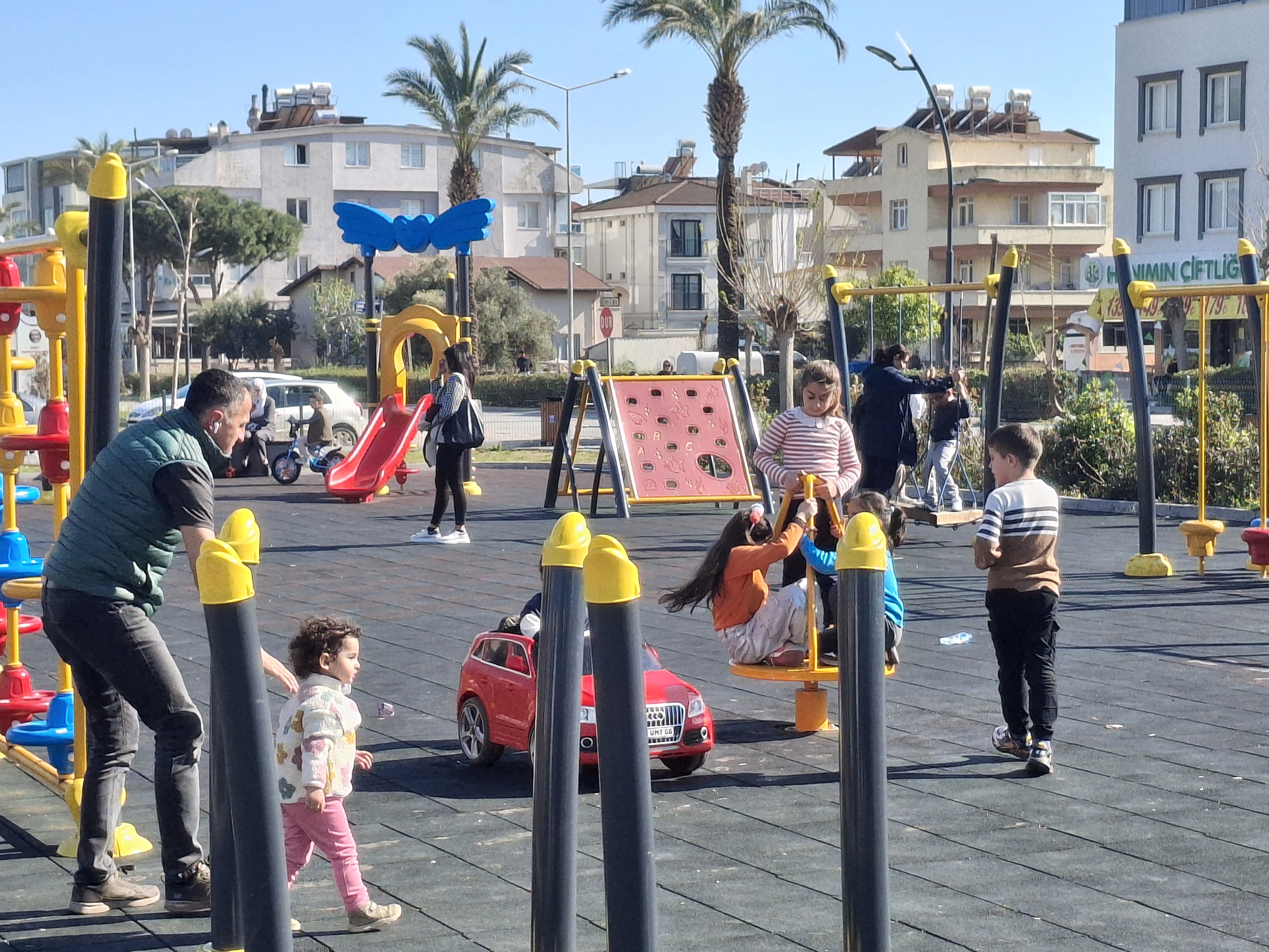 Didimde Gunes Yuzunu Gosterdi Cocuk Parklari Doldu 652891 F339D95C21B9Ffe2657D3128B93E957C