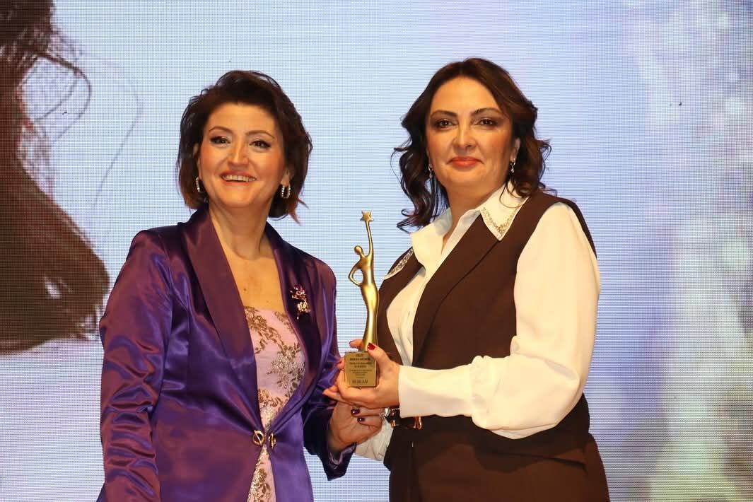 Dunya Savunma Hattinda Bir Turk Kadini Filiz Akkas Demir 651916 84Eb1Ec6Eb9F2Ab4Db0D32De1Da06Eb4