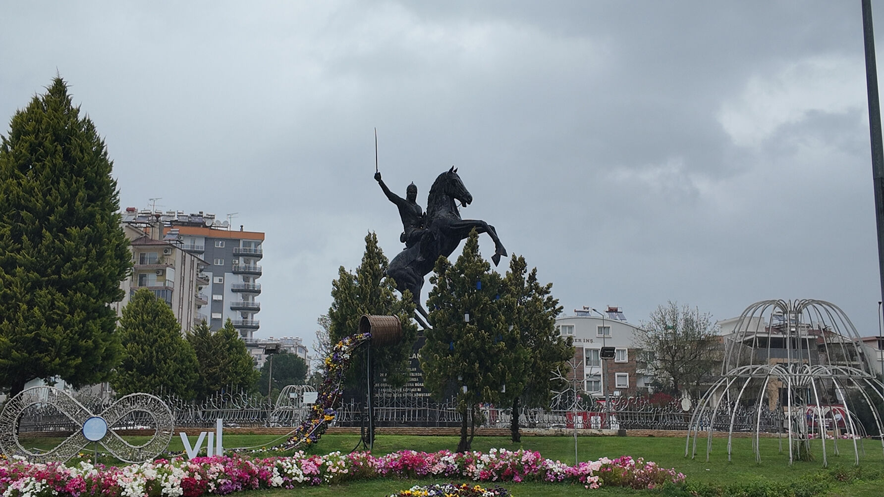 Dunyada Ikinci Aydinda Tek Sultan Alparslan Heykeli 651731 5Bf3A7484089C4753Bedc6Be0Cb5F065