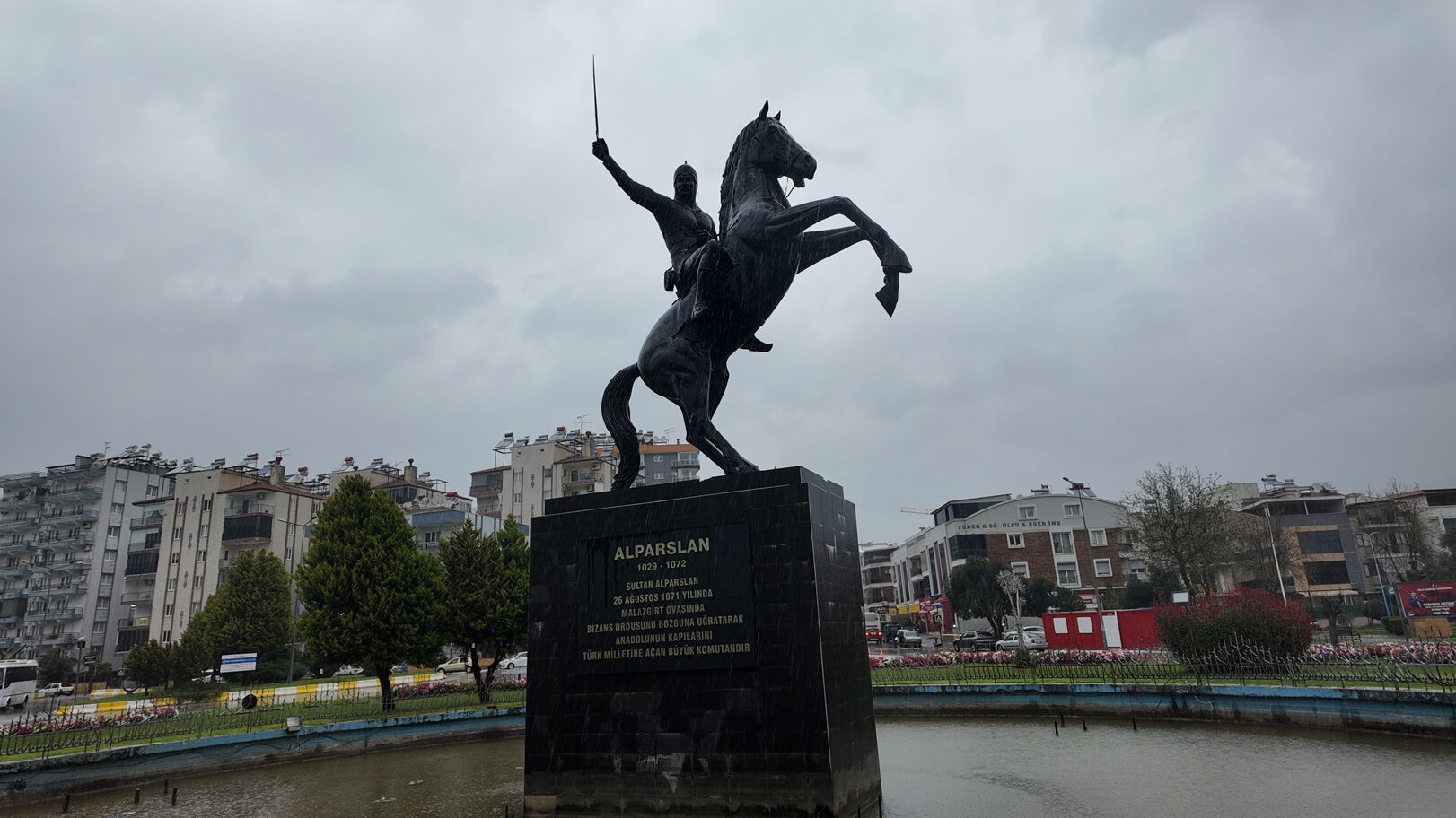 Dunyada Ikinci Aydinda Tek Sultan Alparslan Heykeli 651731 A7Cdcfb2Fee30D1875C018Cbc0Cf5089