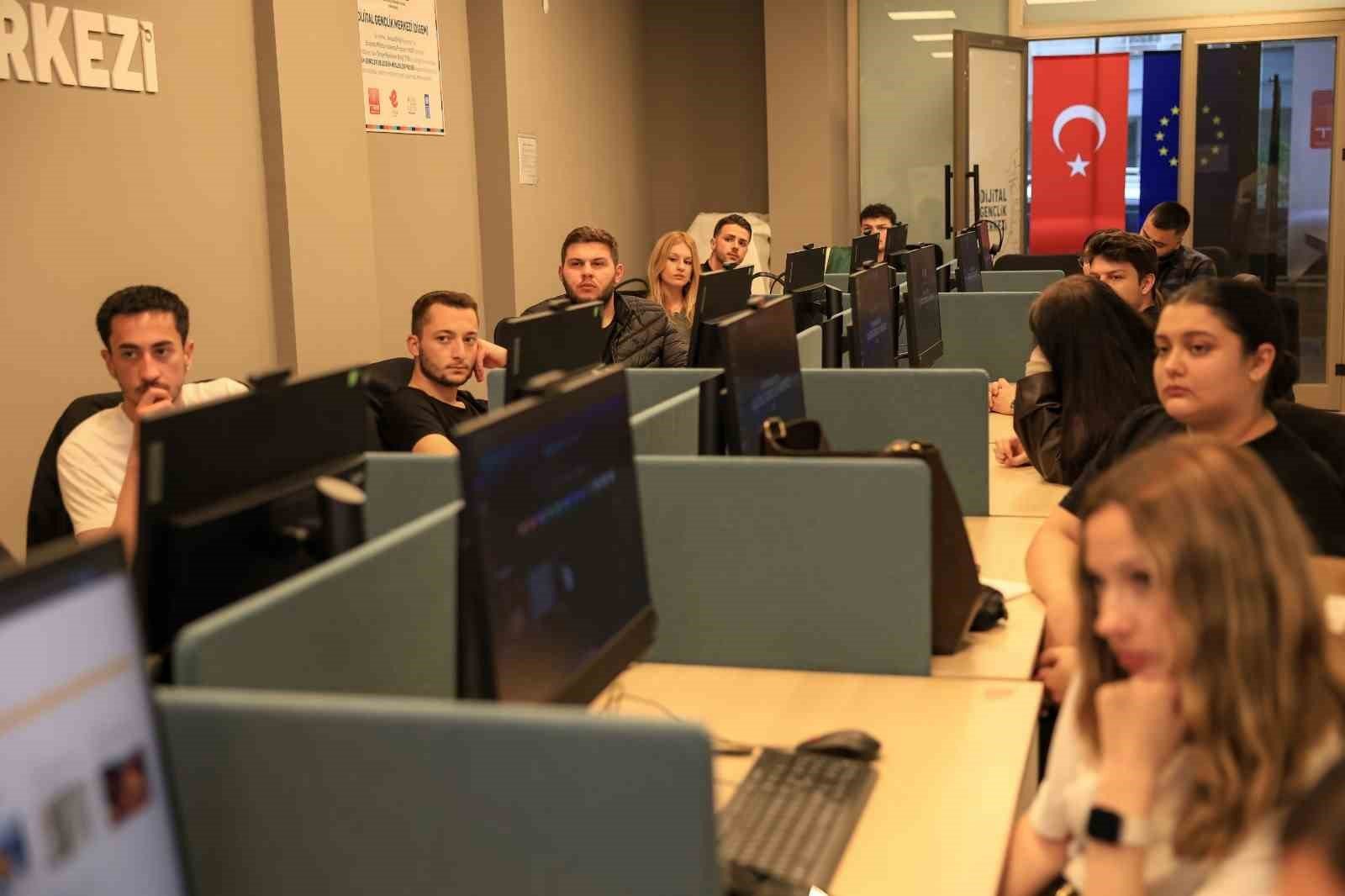 Efeler Belediyesi Dijital Genclik Merkezi Genclerin Ugrak Noktasi Oldu 7Bd1C595903B2Fd1Ad5Cb585B0048Bf7