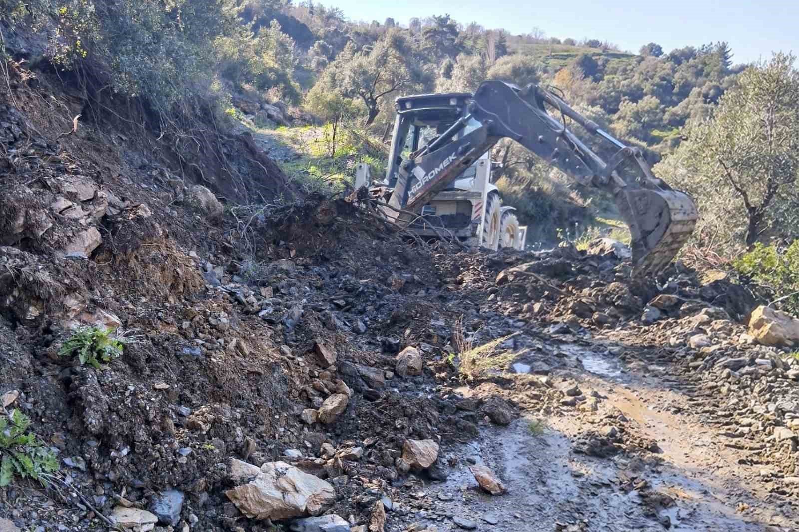 Efeler Belediyesi Kapanan Yollari Ulasima Aciyor 593131A809103B2Ae205051E2B95D145